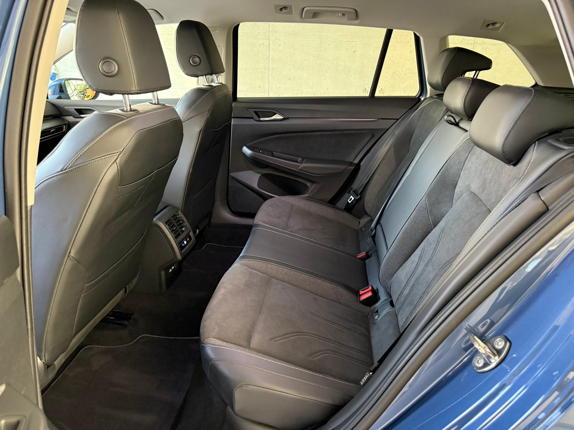 VW Golf Variant 1.5 eTSI mHEV Style-image-8
