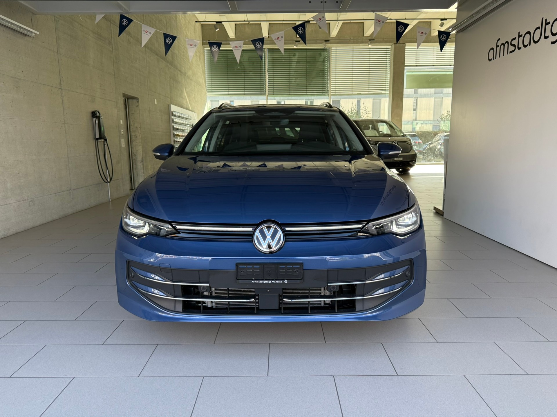 VW Golf Variant 1.5 eTSI mHEV Style-image-1