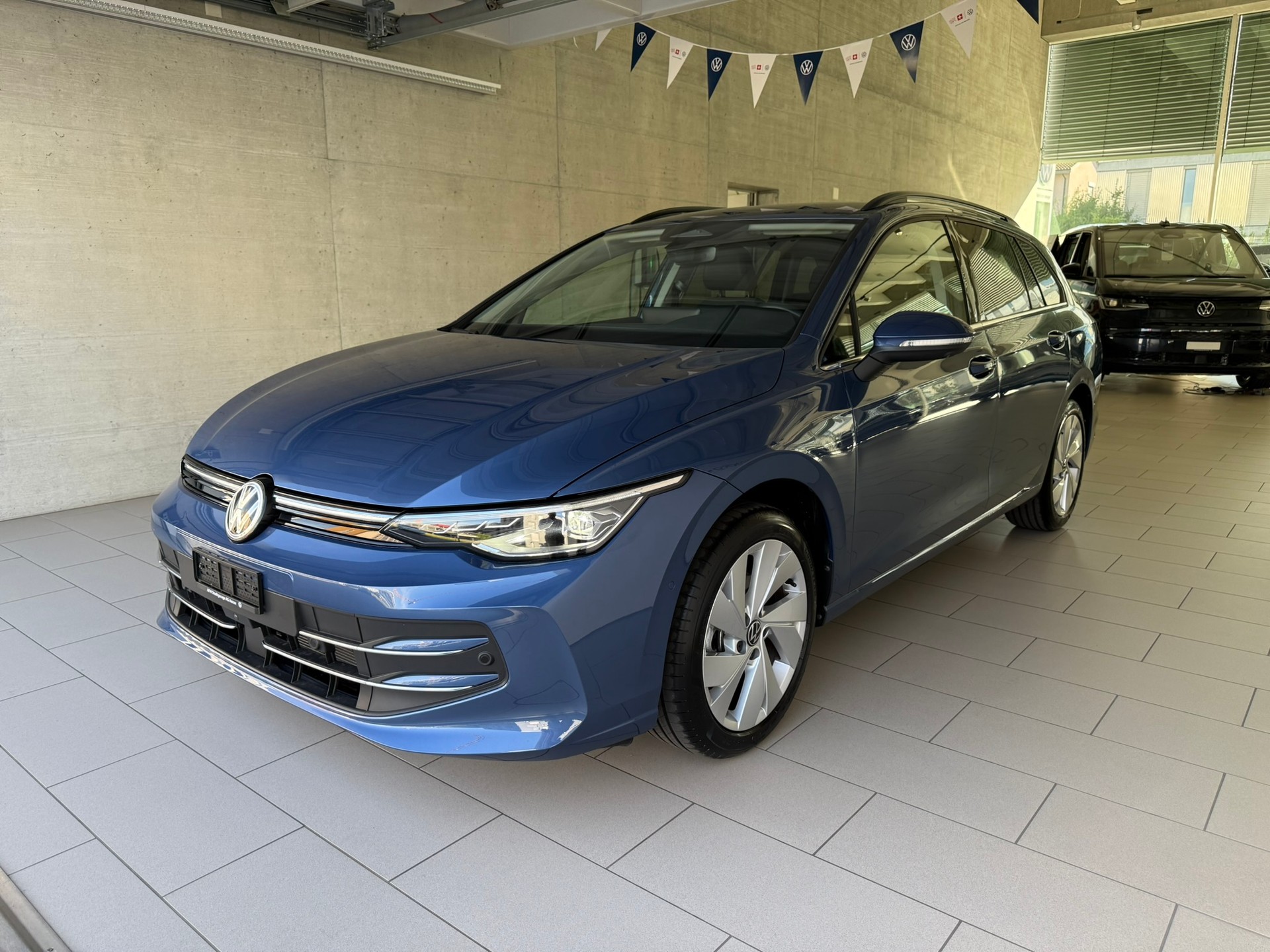 VW Golf Variant 1.5 eTSI mHEV Style-image-2