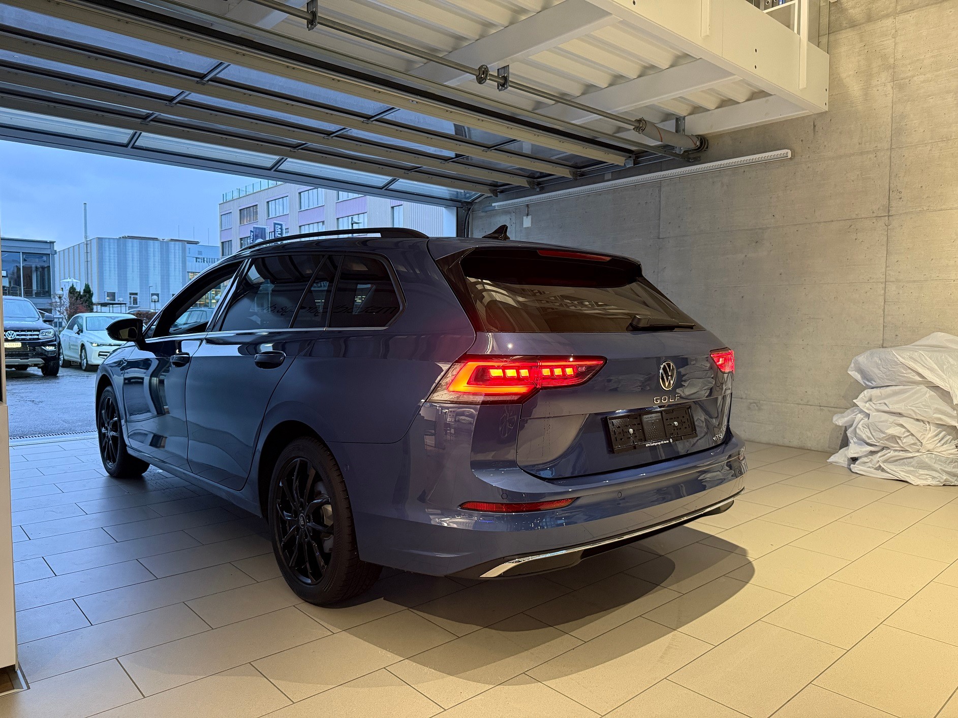 VW Golf Variant 1.5 eTSI mHEV Style-showroom-element-3