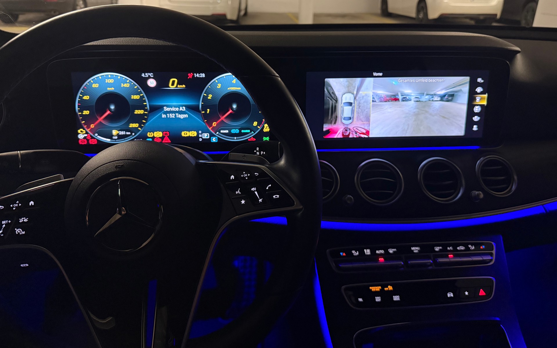 MERCEDES-BENZ E 200 4Matic AMG Line 9G-Tronic-image-5