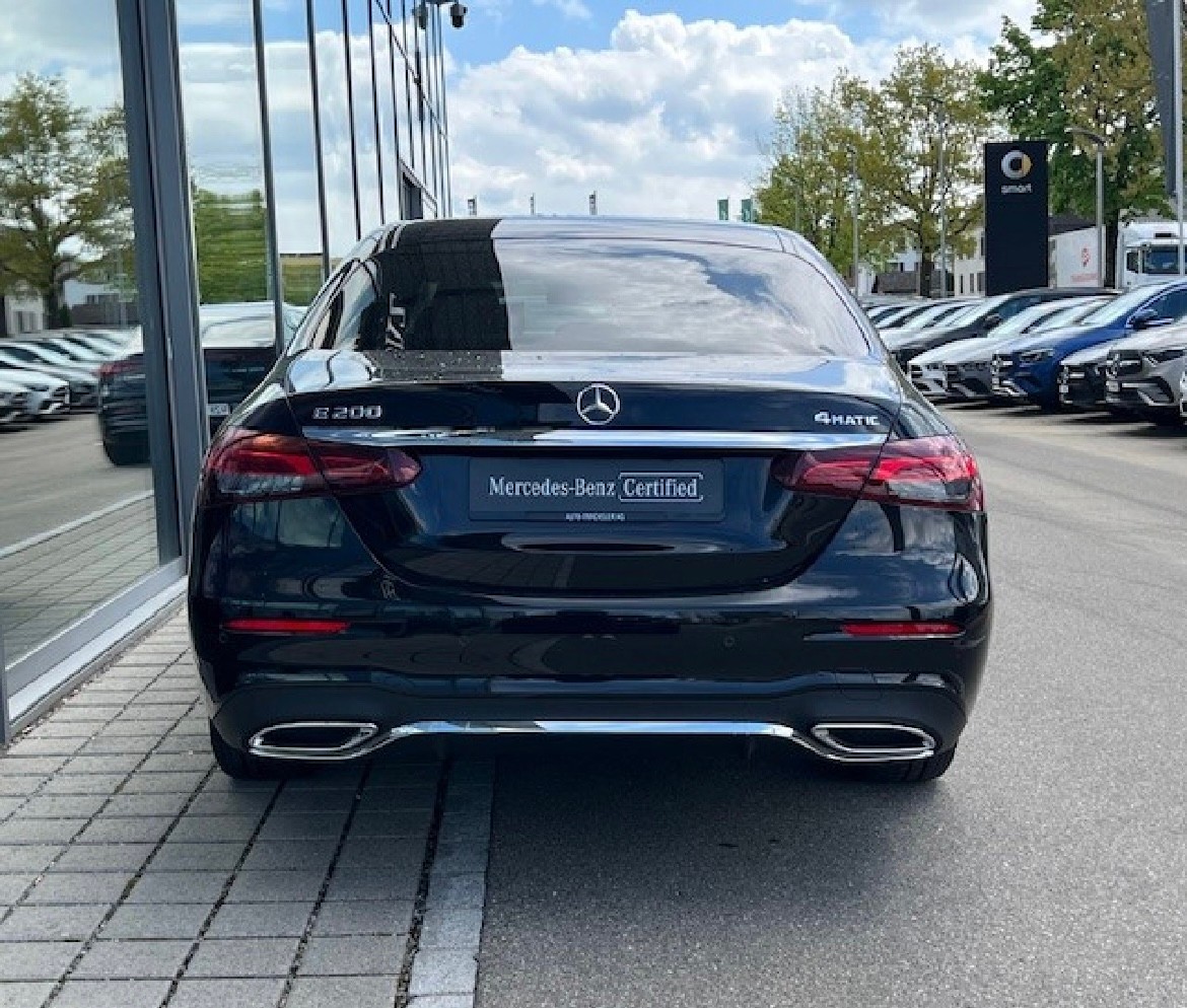 MERCEDES-BENZ E 200 4Matic AMG Line 9G-Tronic-image-2