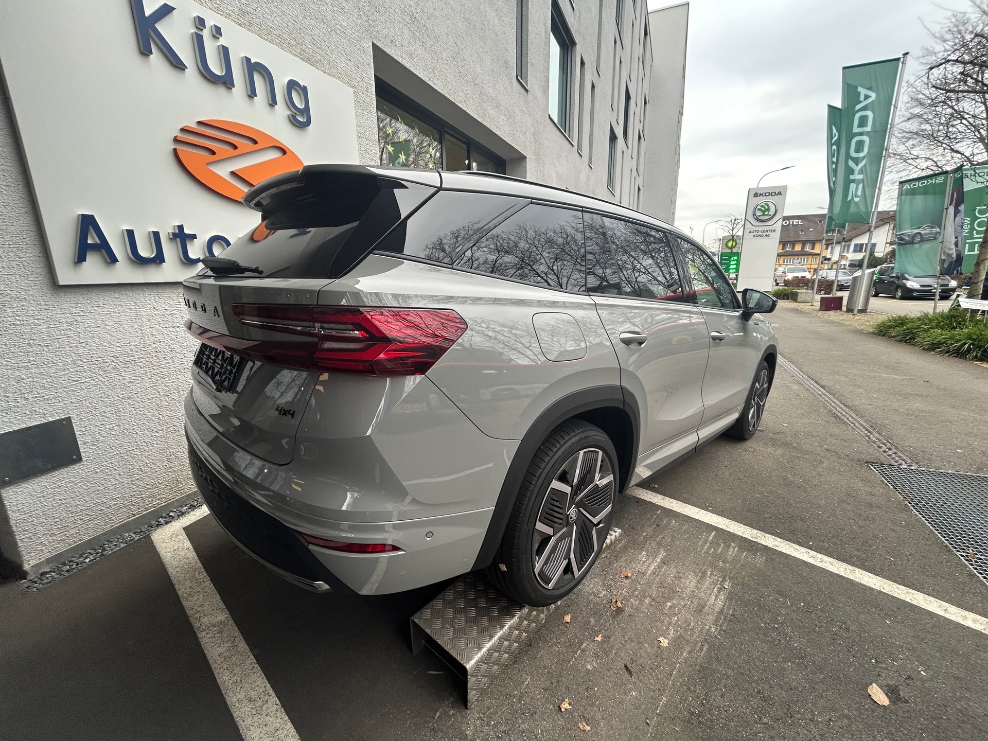SKODA Kodiaq 2.0 TSI Sportline 4x4-image-2