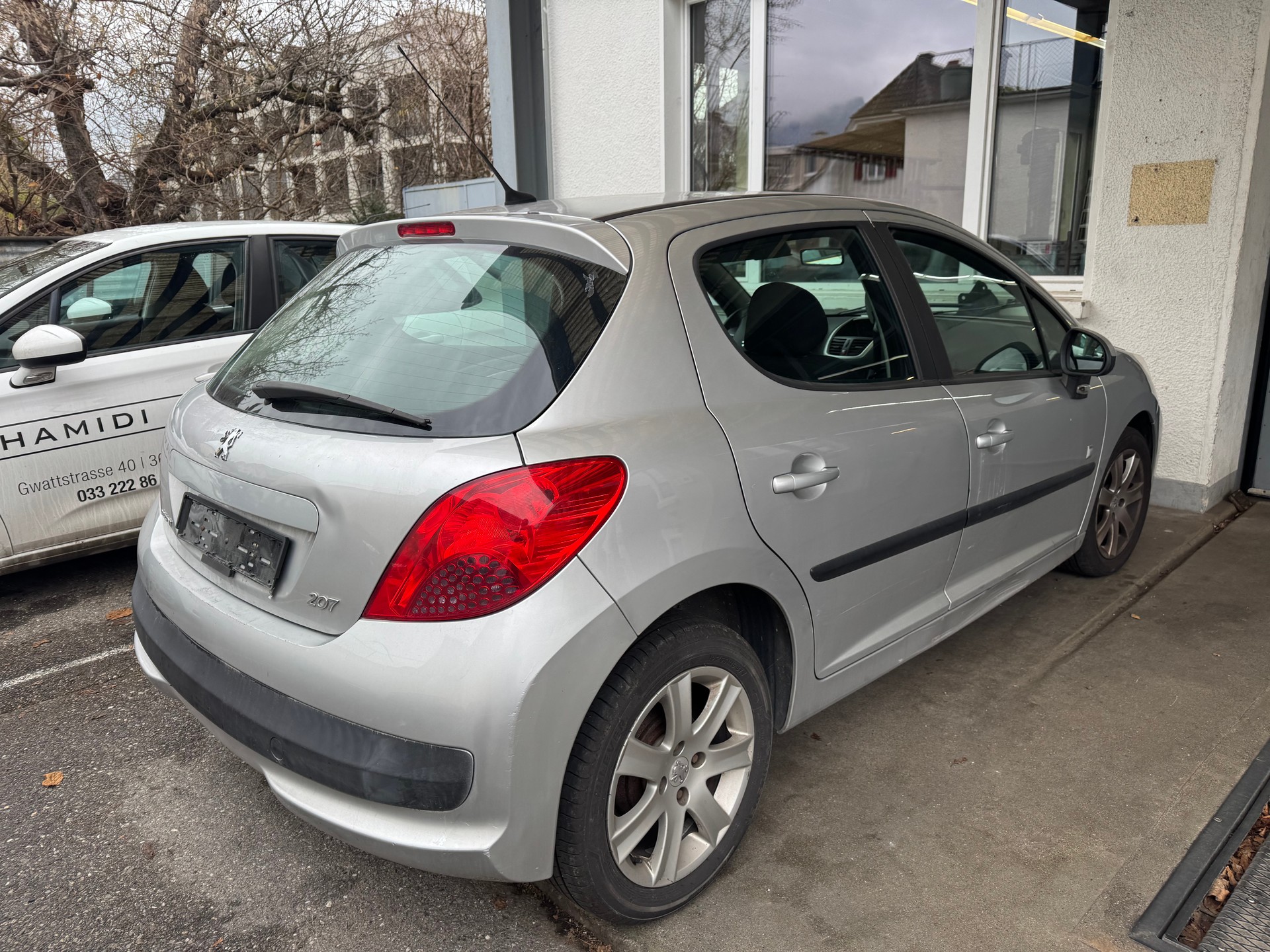 PEUGEOT 207 1.4 16V Swiss Edition-image-2