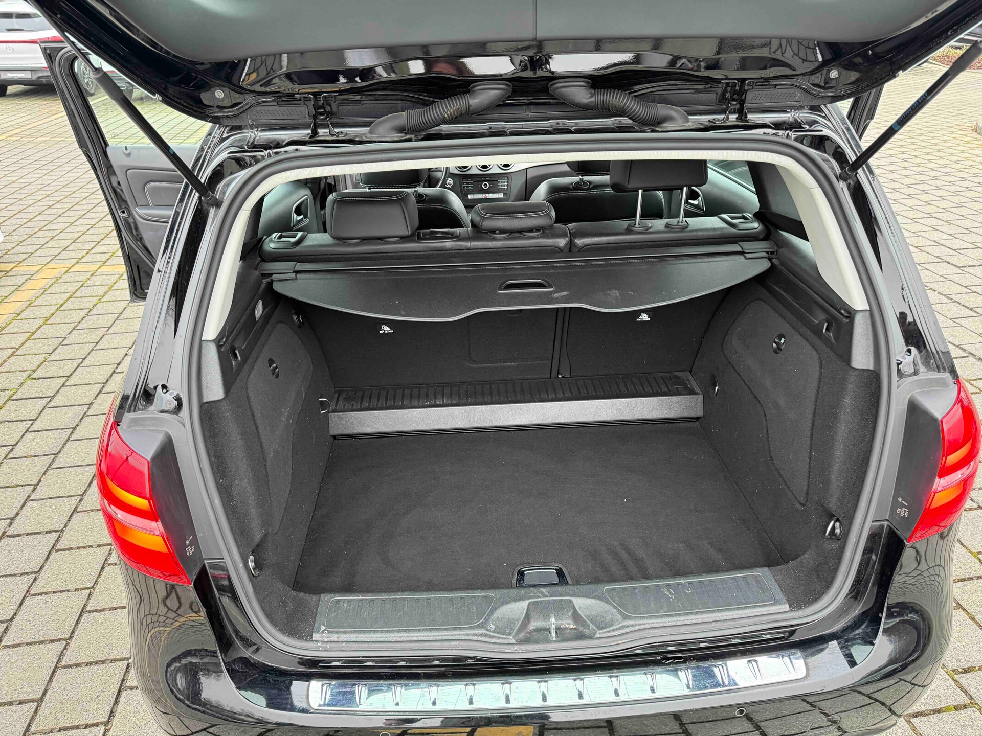 MERCEDES-BENZ B 220 CDI Urban 4Matic 7G-DCT-image-4