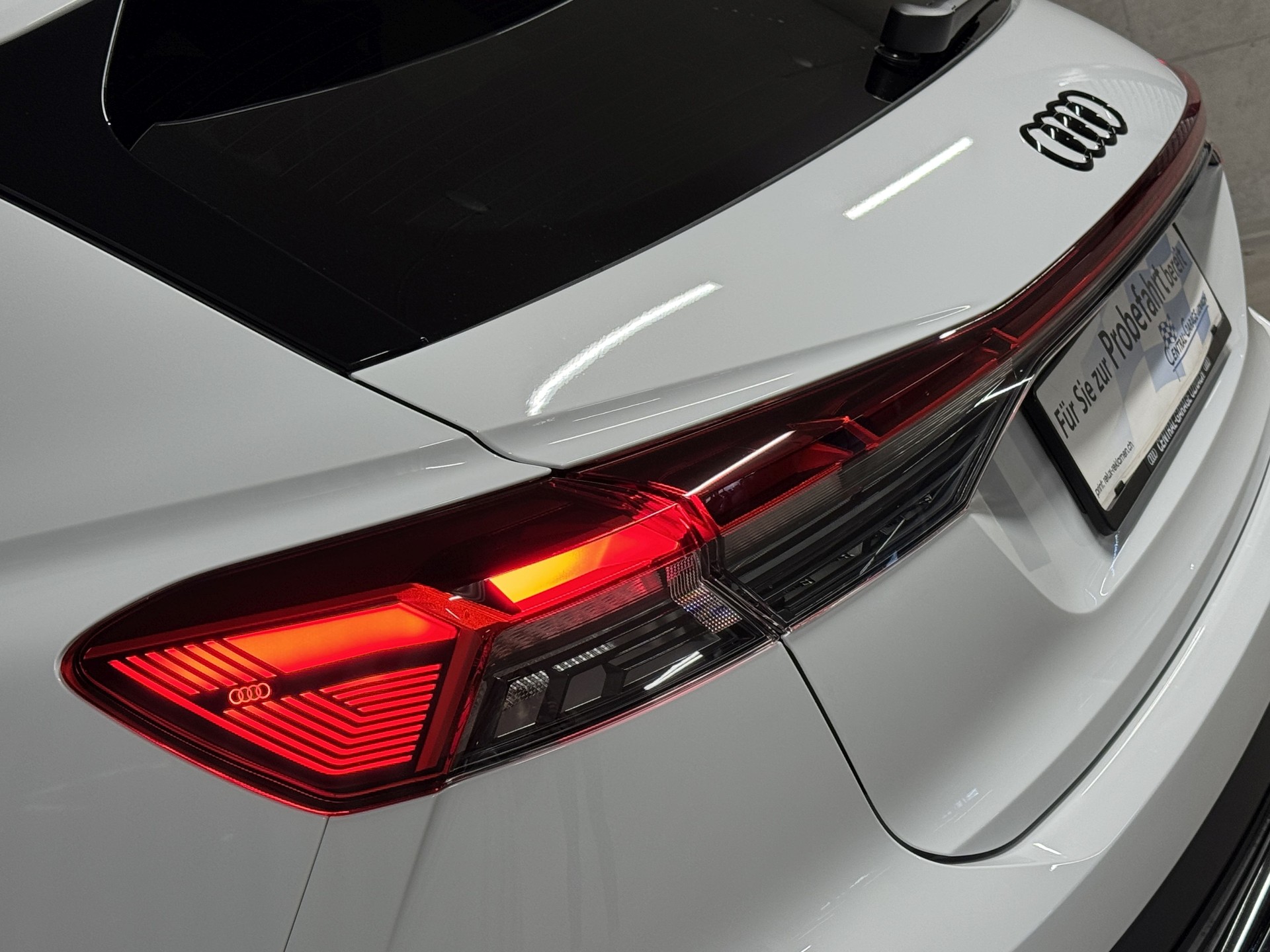 AUDI Q4 e-tron 45 Edition Swiss Ski quattro-image-4