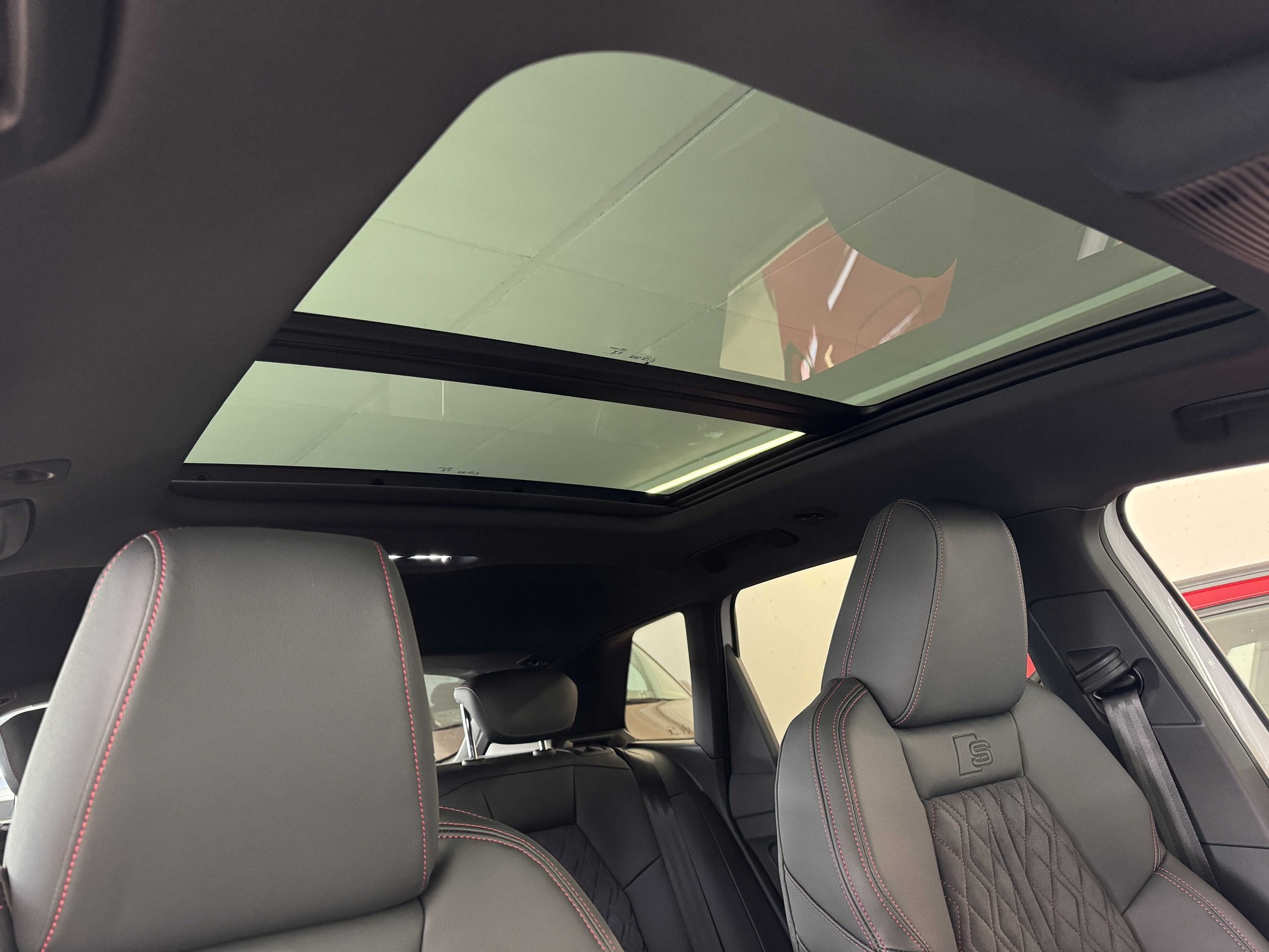 AUDI Q4 e-tron 45 Edition Swiss Ski quattro-image-15