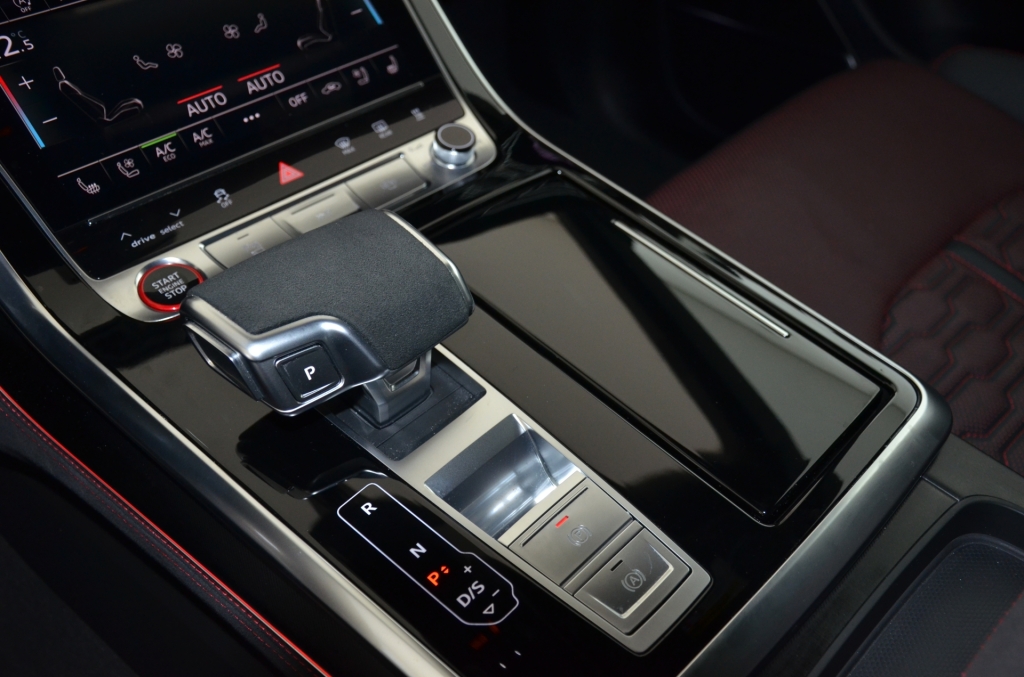AUDI RSQ8 Performance Quattro-image-23