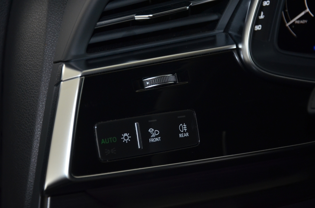 AUDI RSQ8 Performance Quattro-image-21