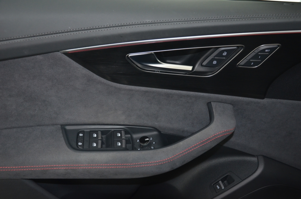 AUDI RSQ8 Performance Quattro-image-24