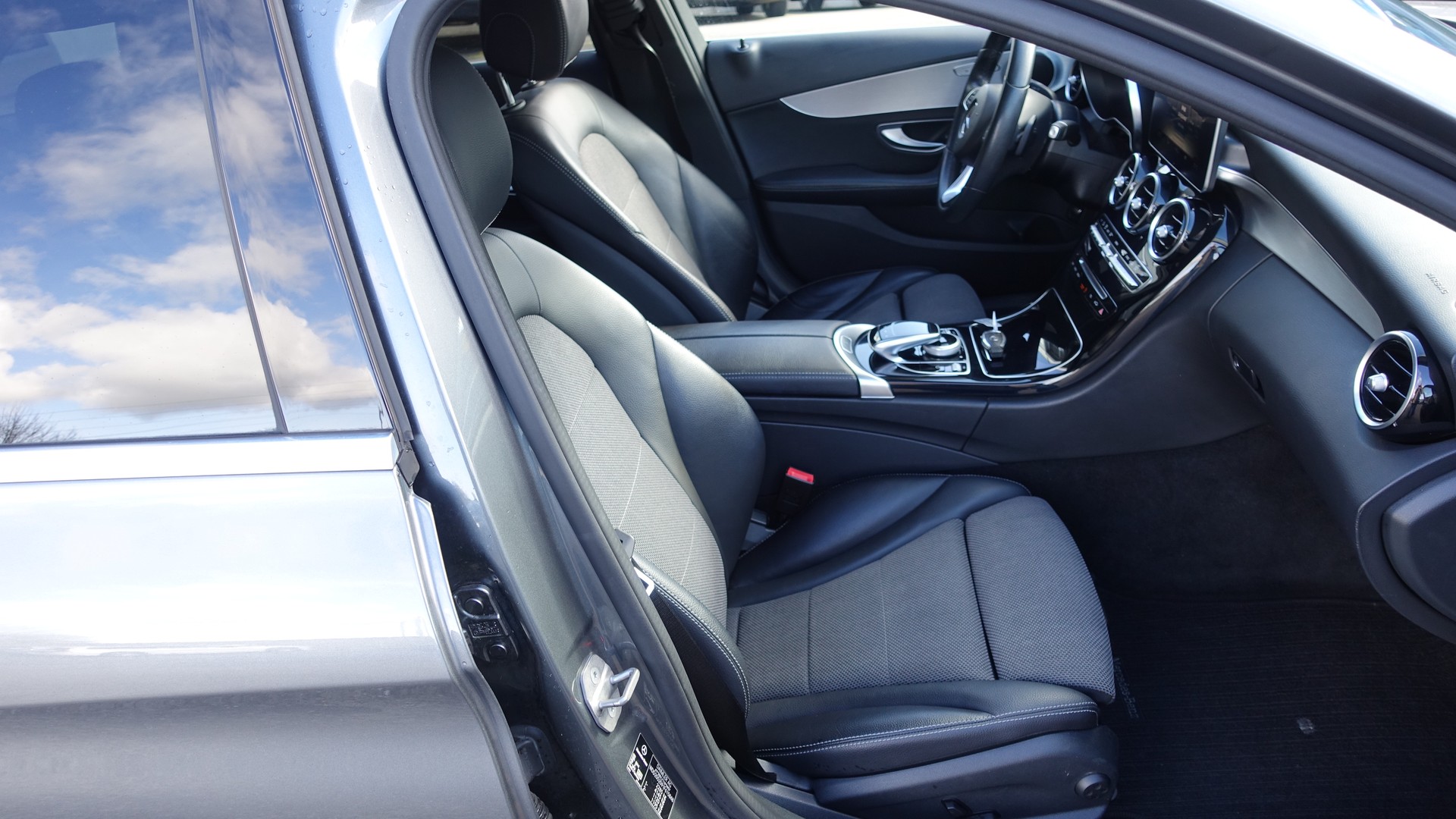 MERCEDES-BENZ C 250 d 4Matic 9G-Tronic-image-9