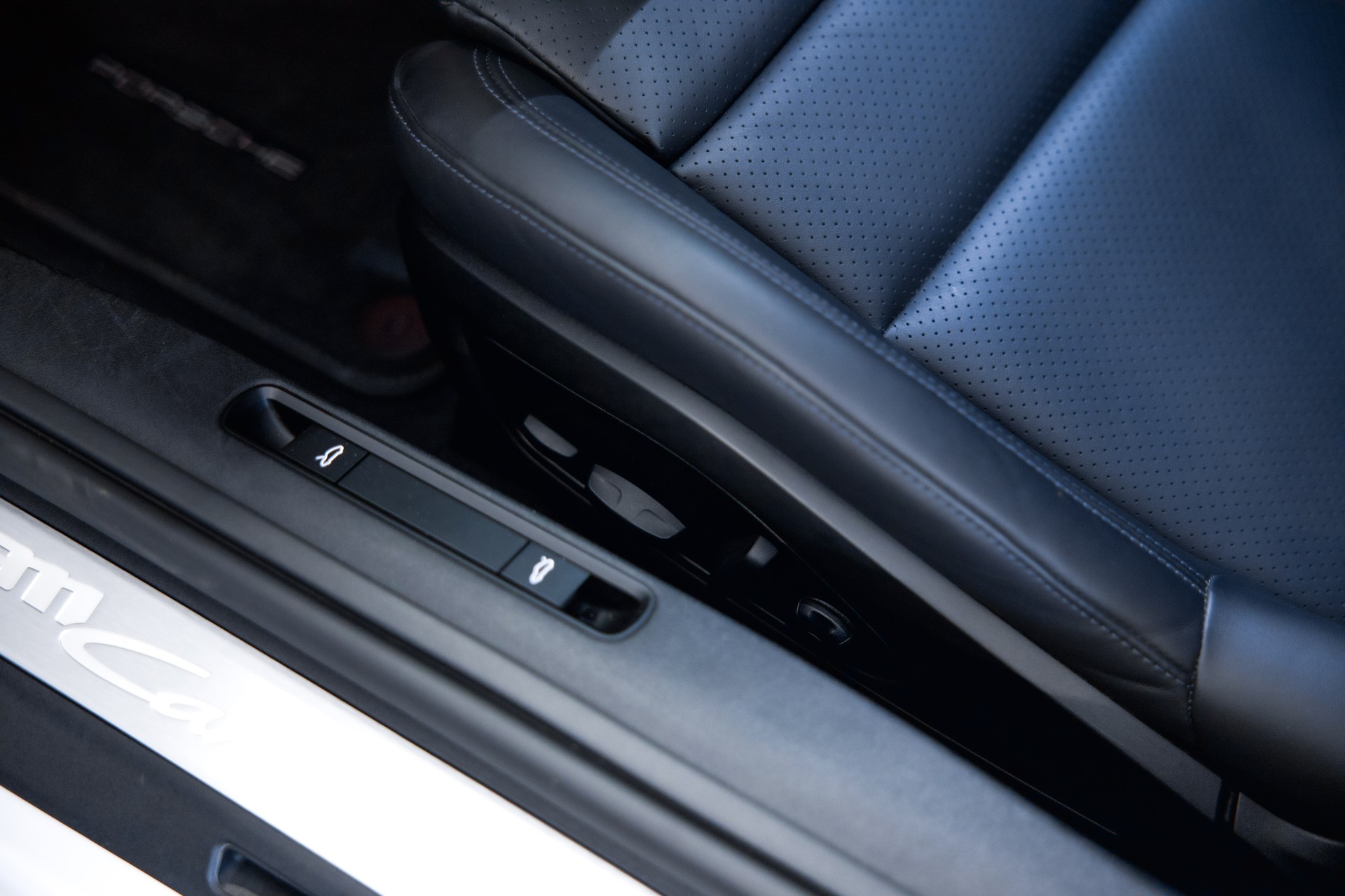 PORSCHE 911 Carrera S PDK *Facelift*-image-18