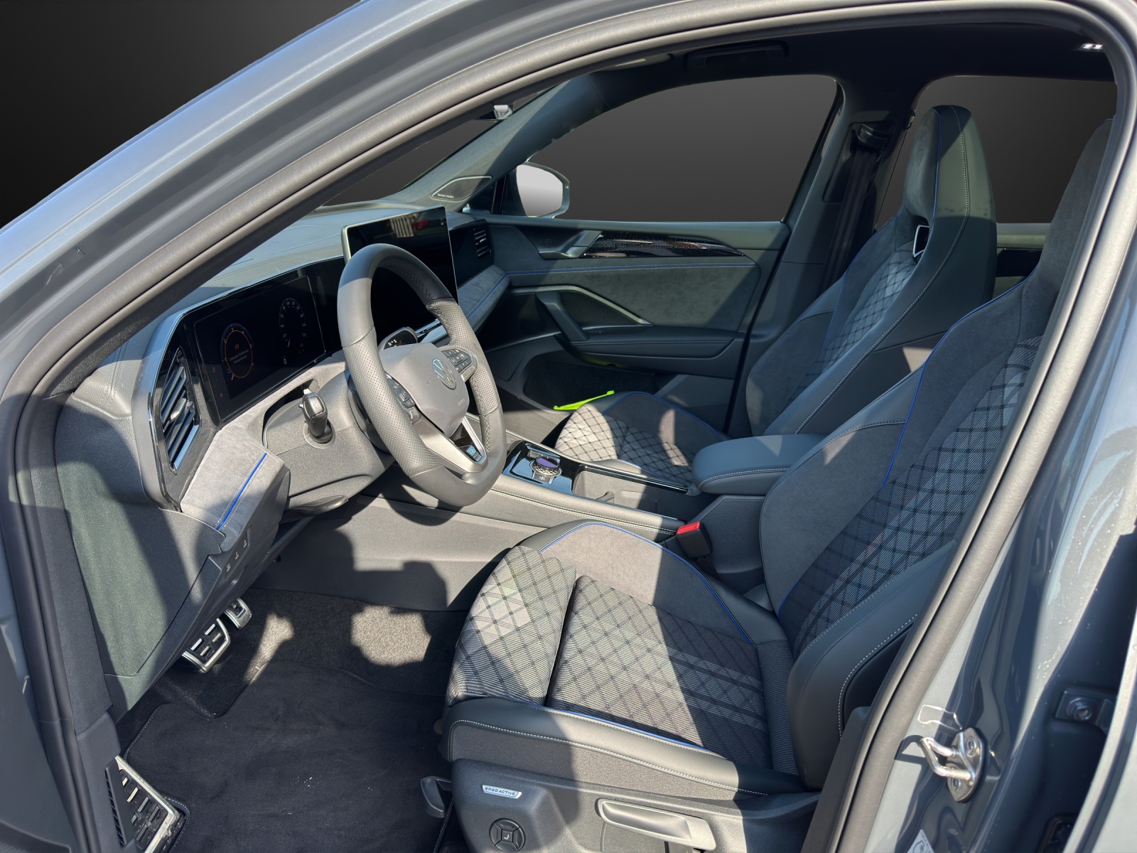 VW Tiguan 2.0 TDI SCR R-Line 4Motion DSG-image-7