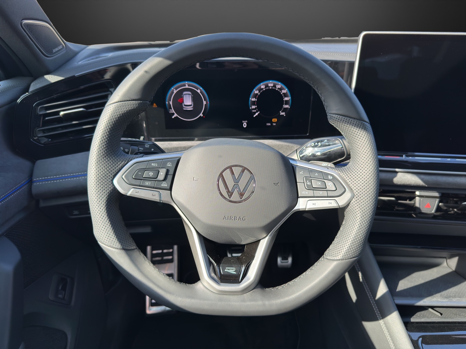 VW Tiguan 2.0 TDI SCR R-Line 4Motion DSG-image-10