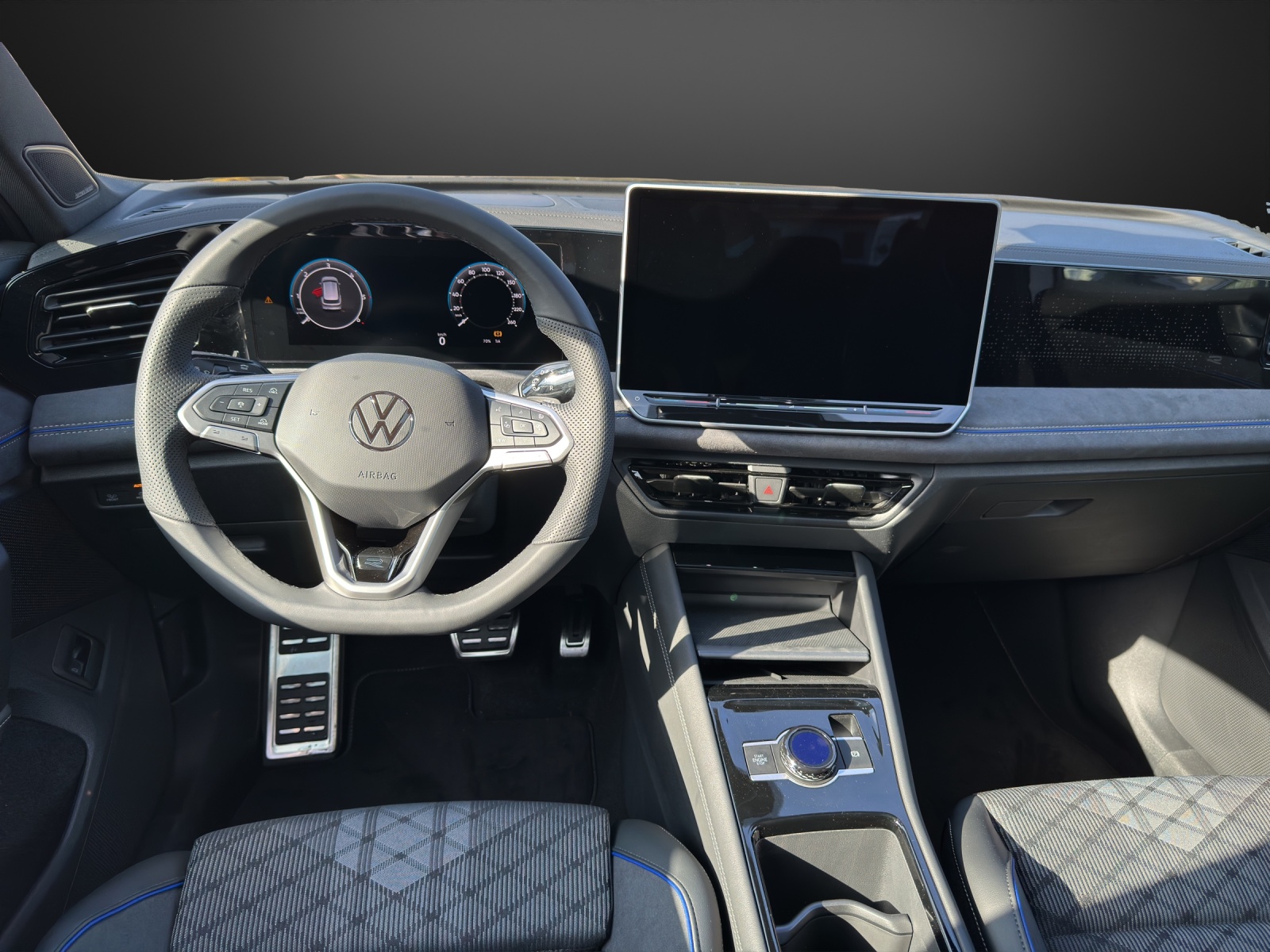 VW Tiguan 2.0 TDI SCR R-Line 4Motion DSG-image-9