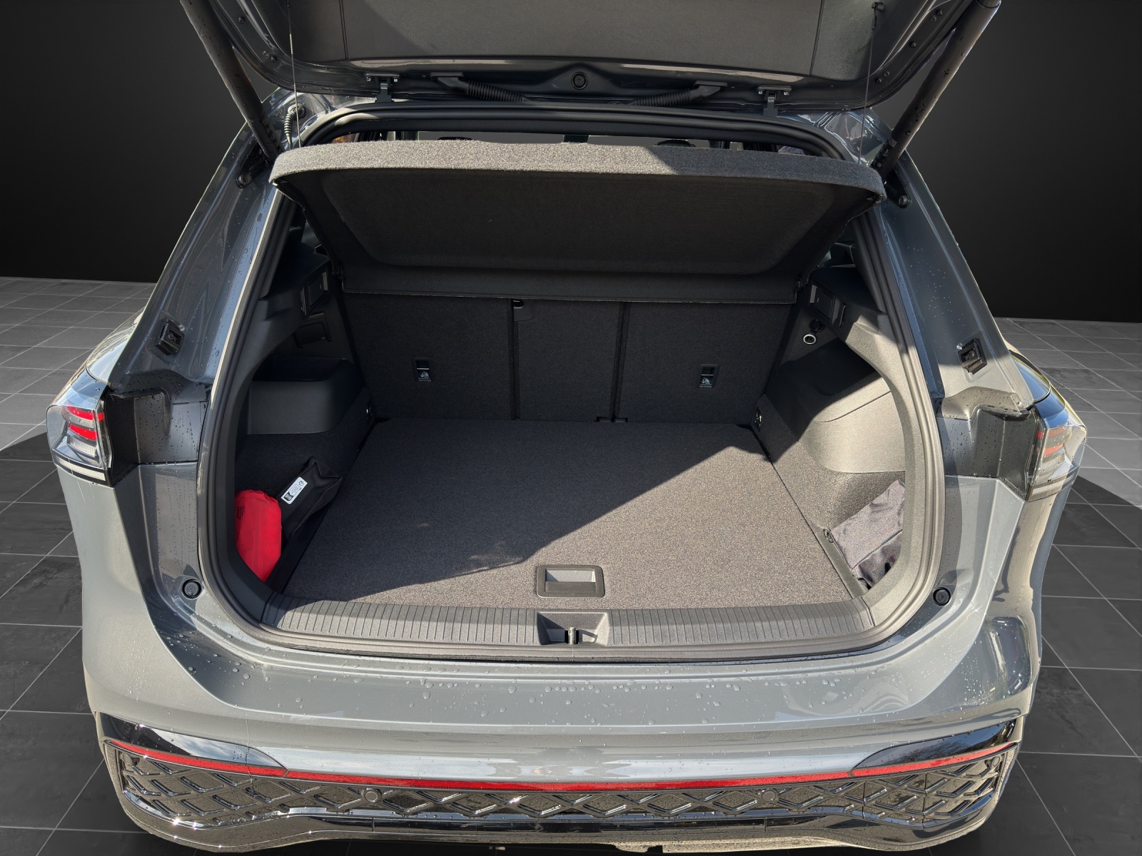 VW Tiguan 2.0 TDI SCR R-Line 4Motion DSG-image-12