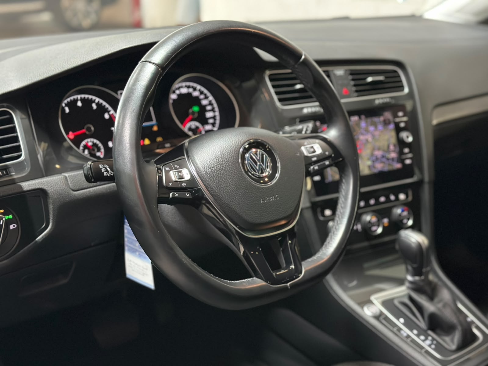 VW Golf VII 1.0 TSI Swiss Line Plus DSG-image-13