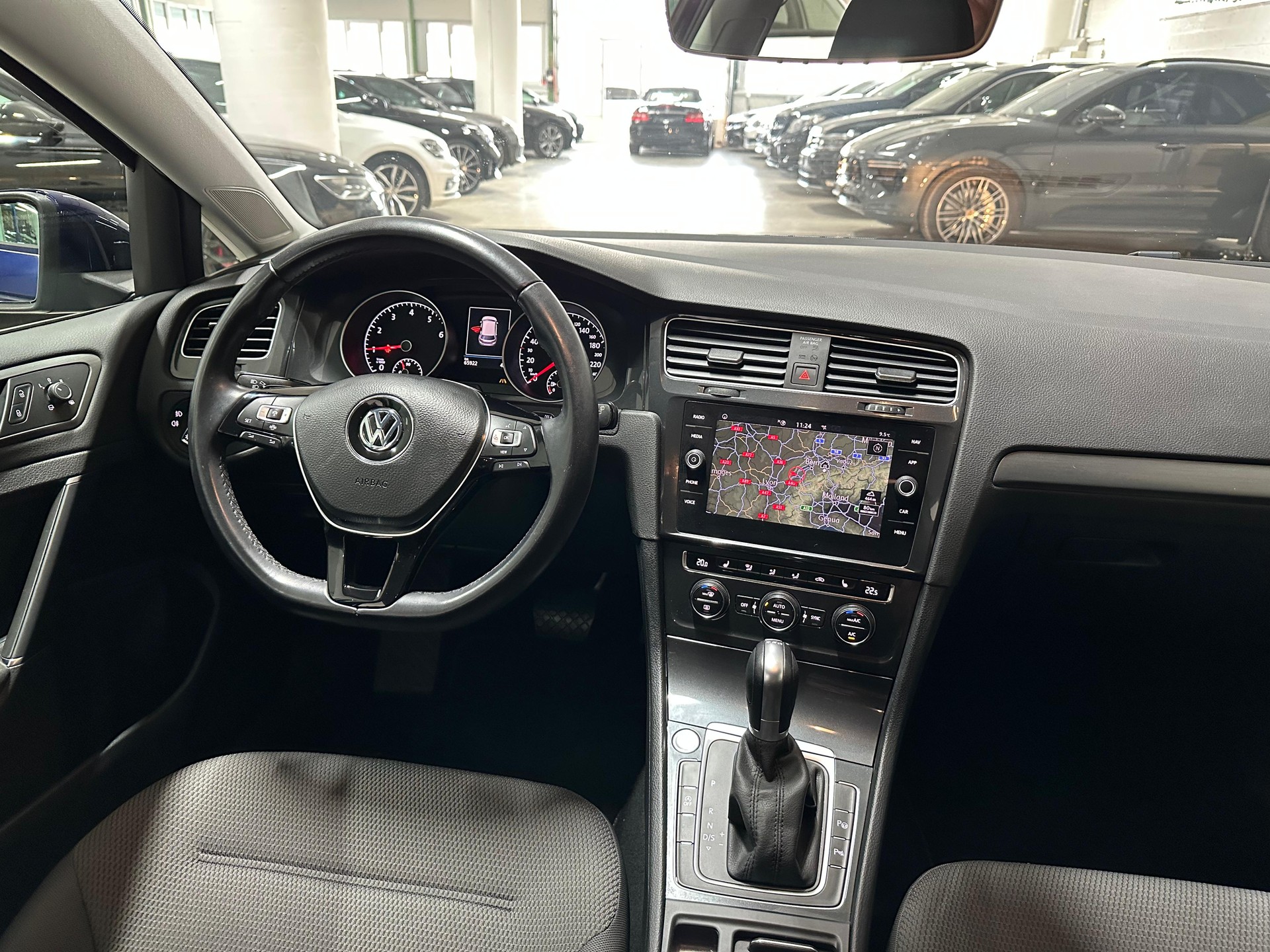 VW Golf VII 1.0 TSI Swiss Line Plus DSG-image-9