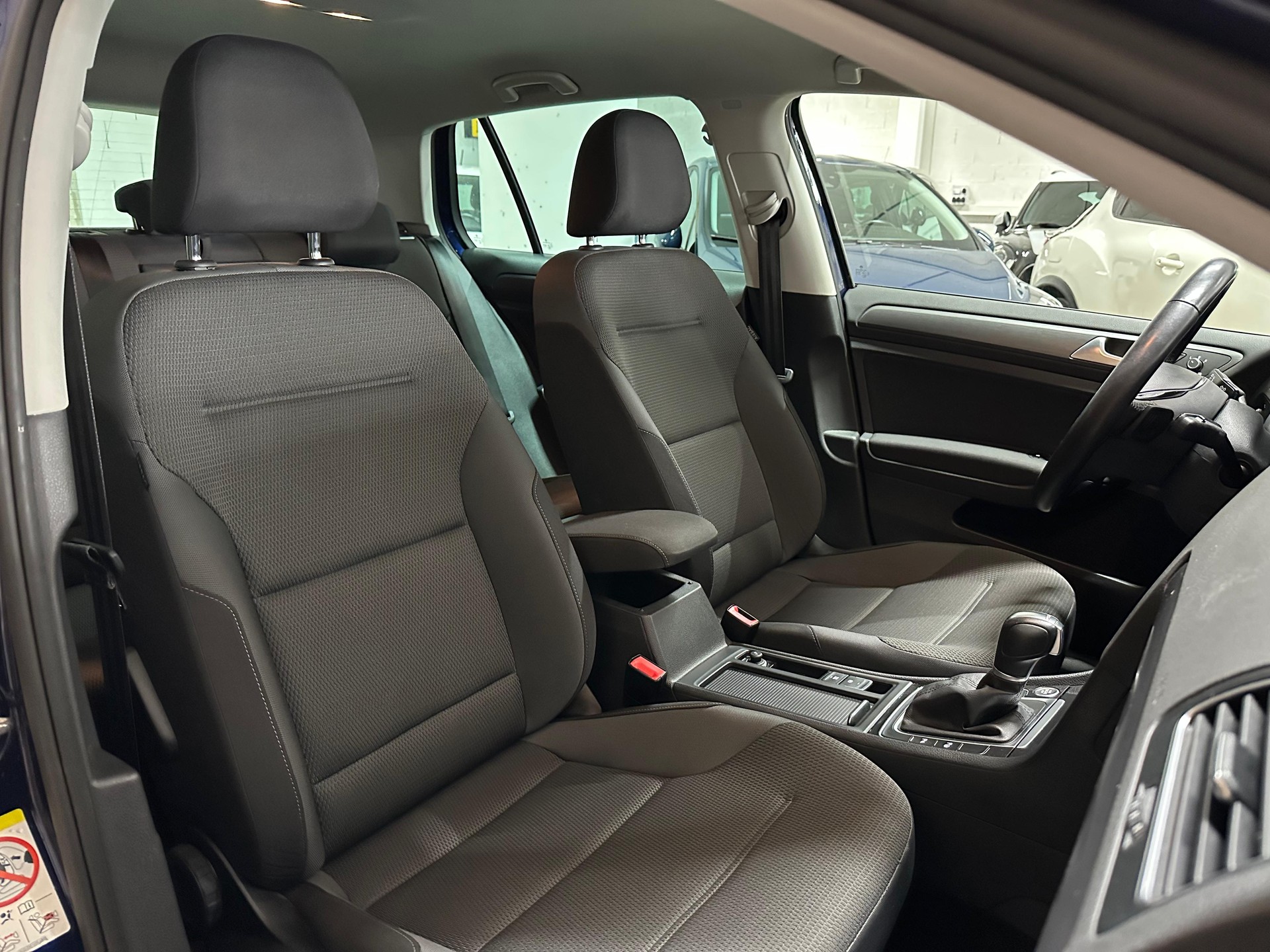 VW Golf VII 1.0 TSI Swiss Line Plus DSG-image-10