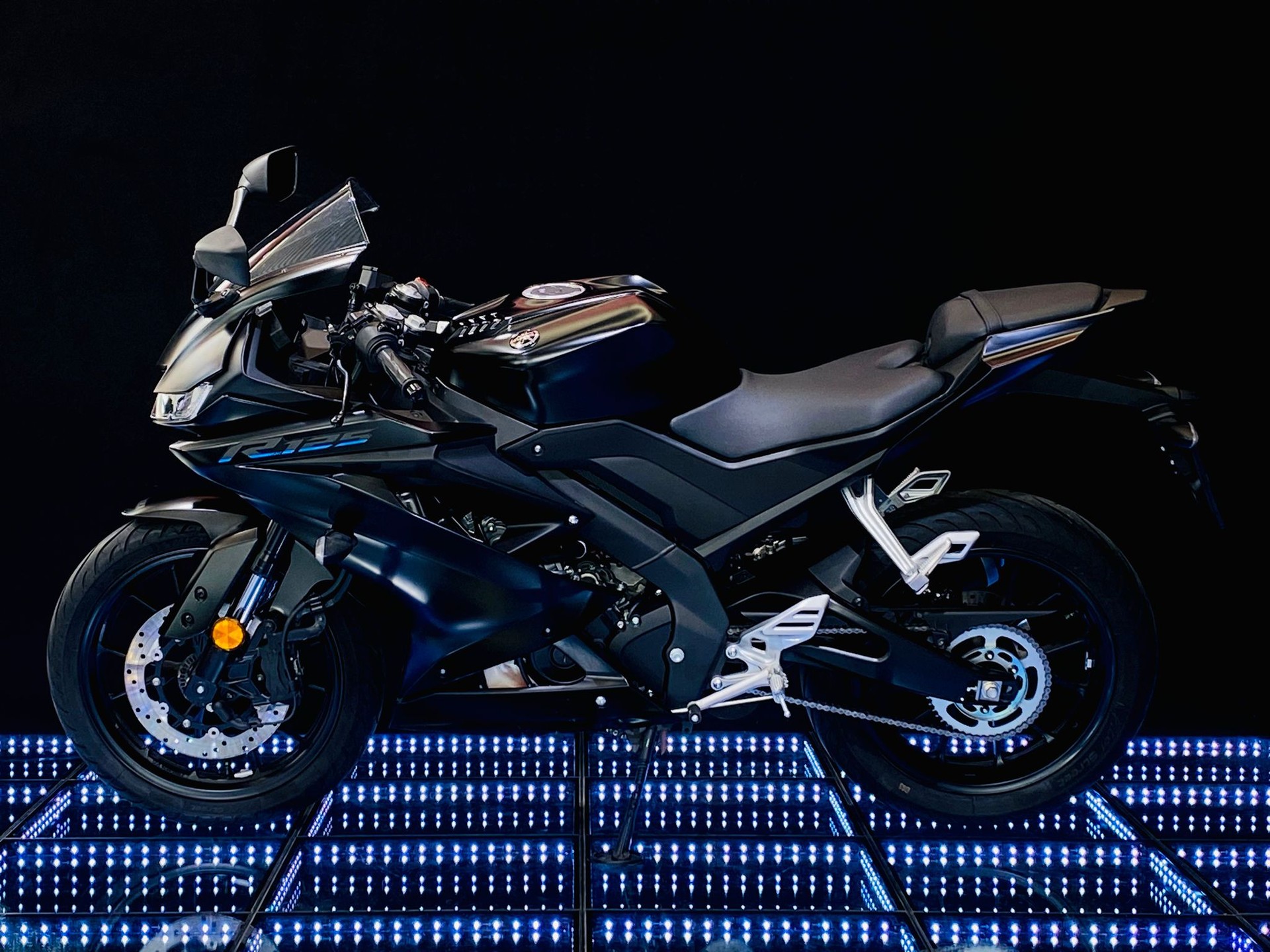 YAMAHA R 125-showroom-element-3