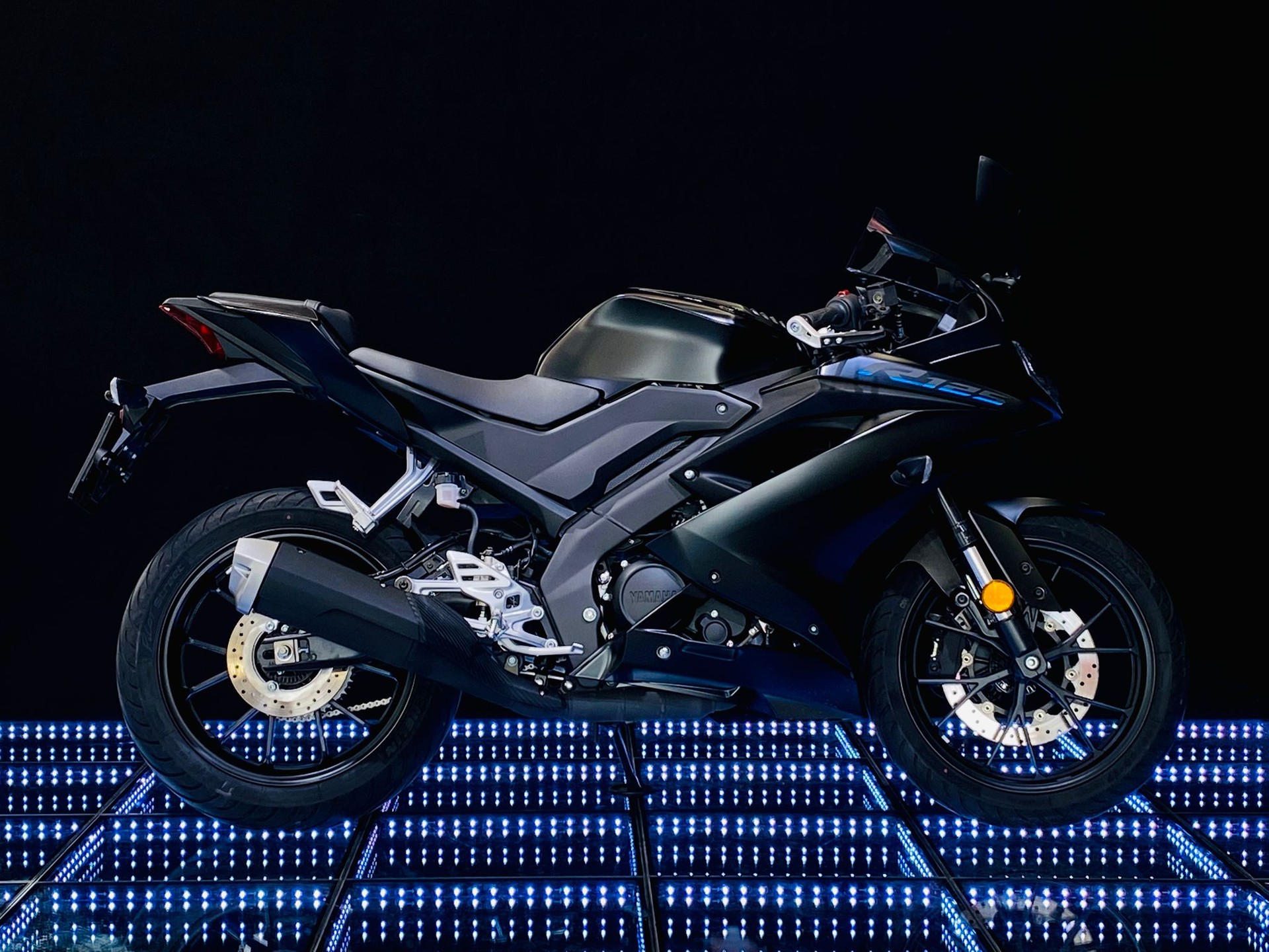 YAMAHA R 125-showroom-element-2