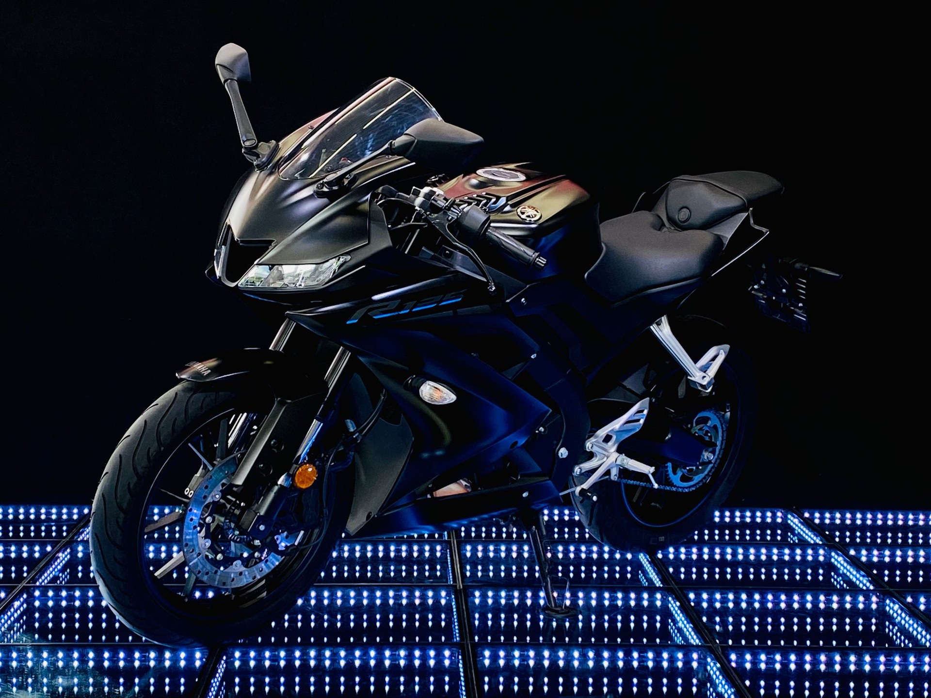 YAMAHA R 125-showroom-element-1