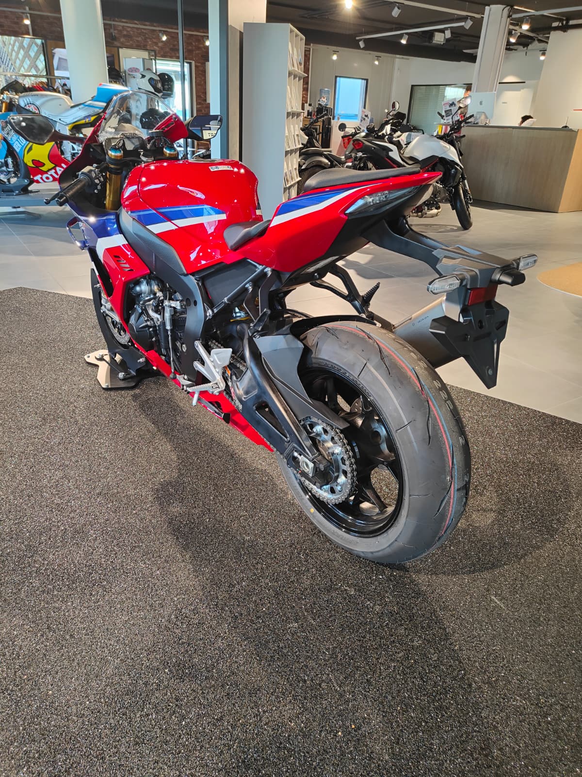 HONDA CBR 1000 RR-R Fireblade SP-image-7