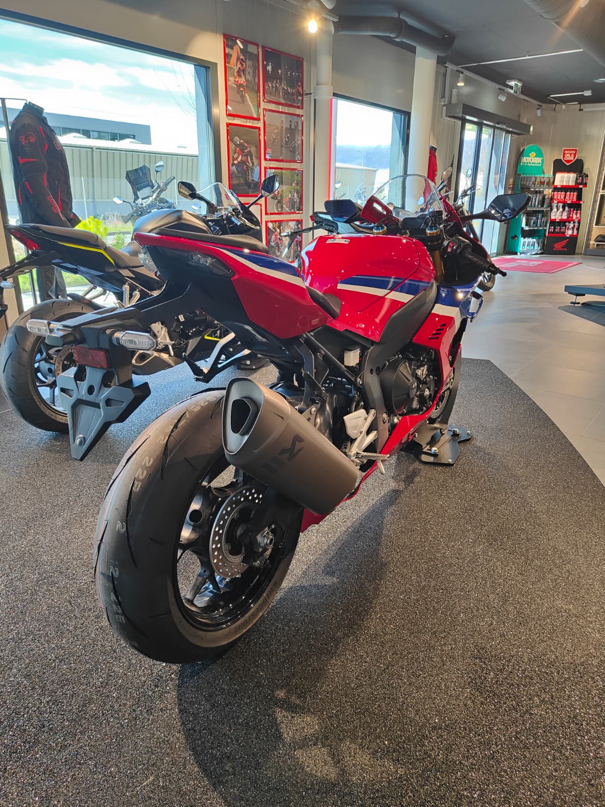 HONDA CBR 1000 RR-R Fireblade SP-image-6