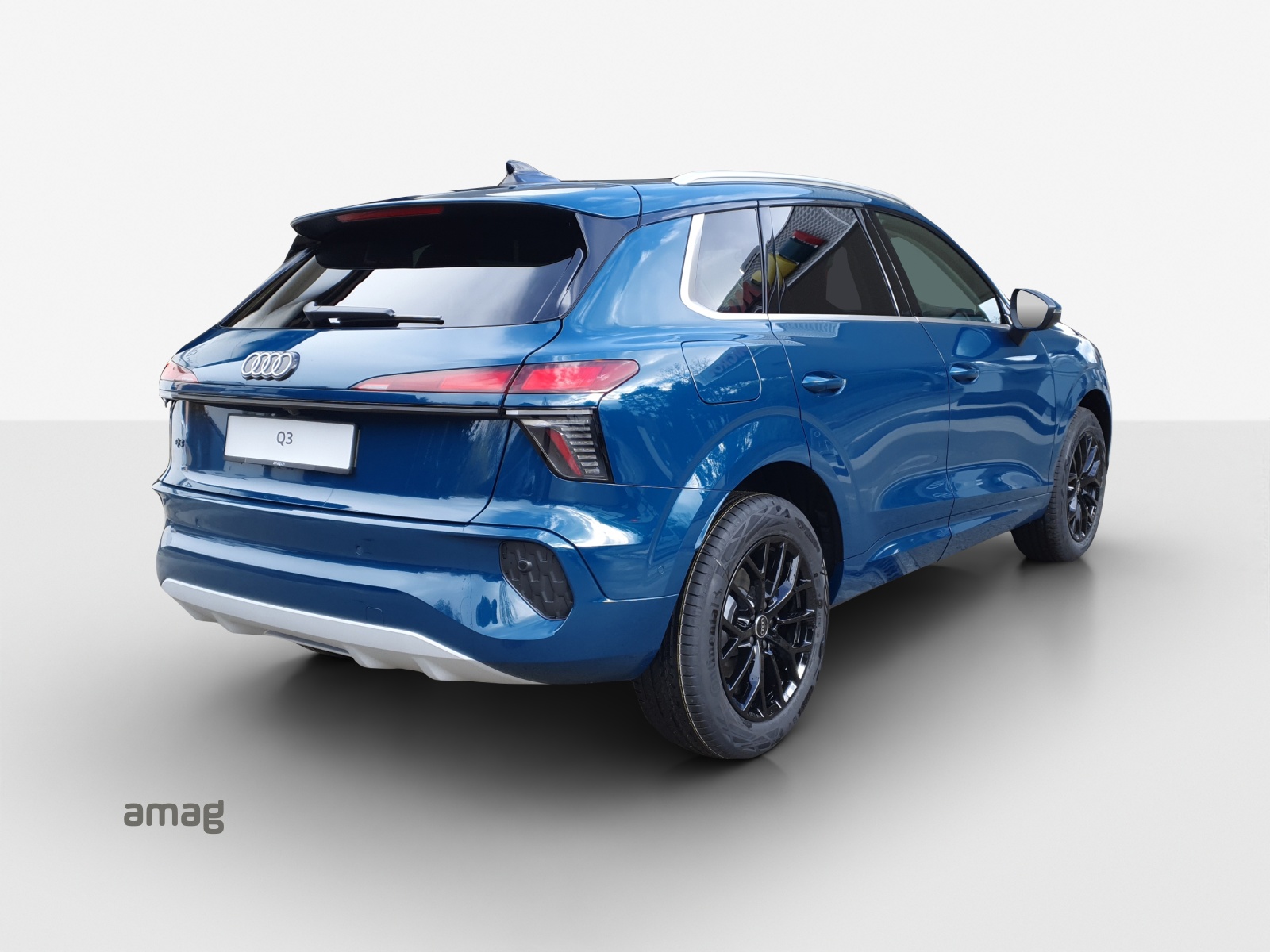 AUDI Q3 SUV 110 kW TFSI S tronic-image-4