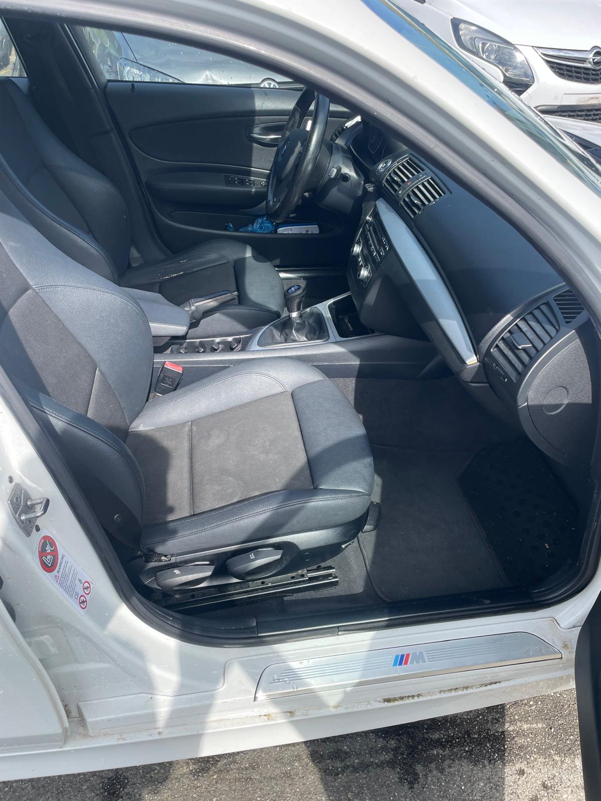BMW 118d Dynamic Edition-image-5