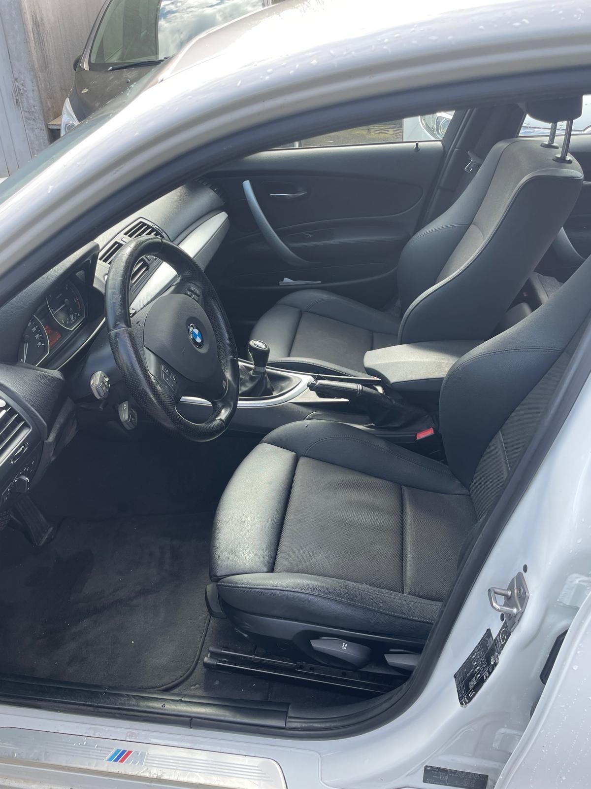 BMW 118d Dynamic Edition-image-8