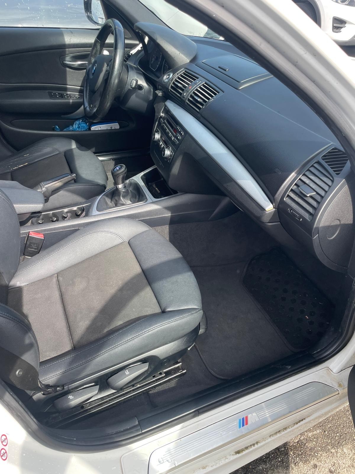 BMW 118d Dynamic Edition-image-2