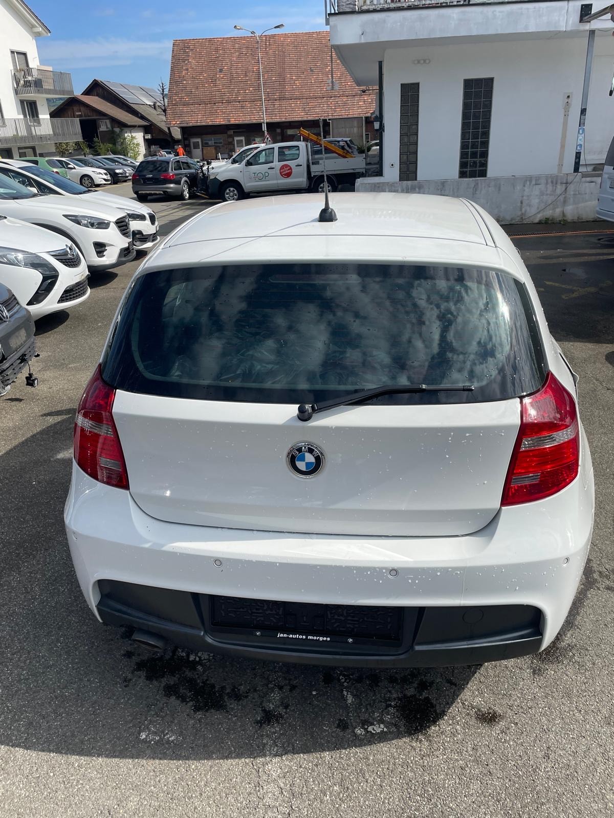 BMW 118d Dynamic Edition-image-1