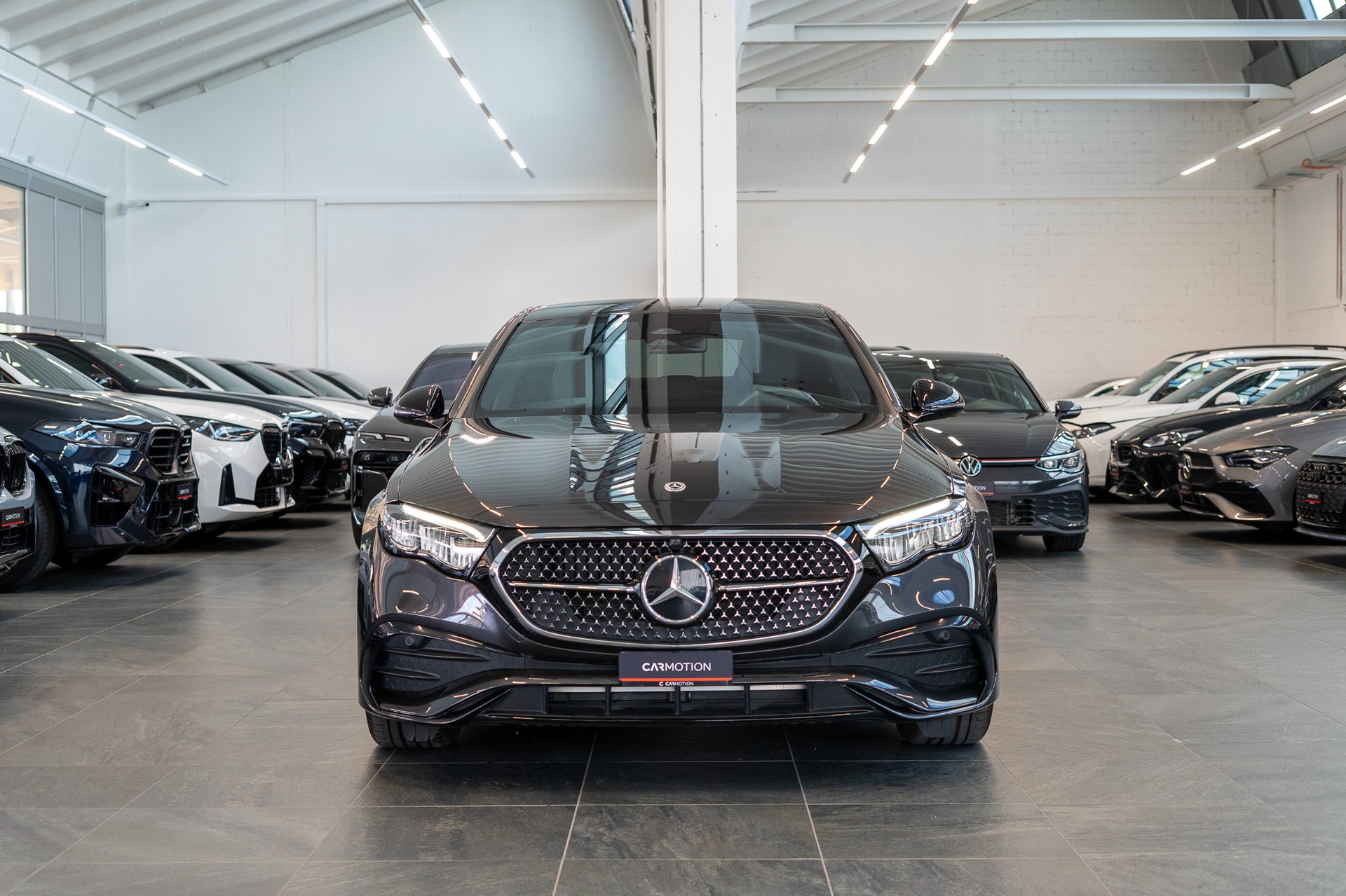 MERCEDES-BENZ E 220 d AMG Line / Navi / Rückfahrkamera / Sitzheizung-image-1
