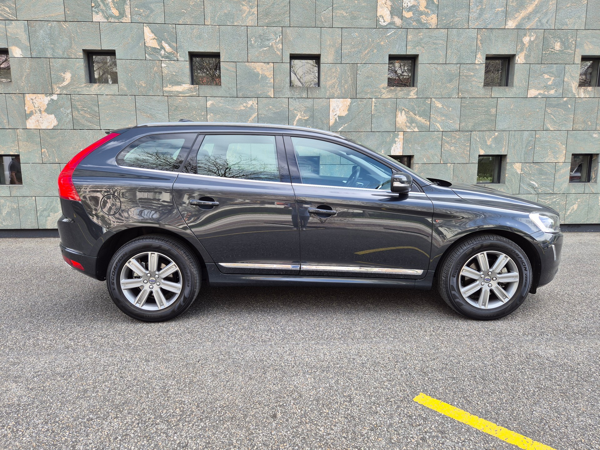VOLVO XC60 T5 AWD Momentum Geartronic-image-5