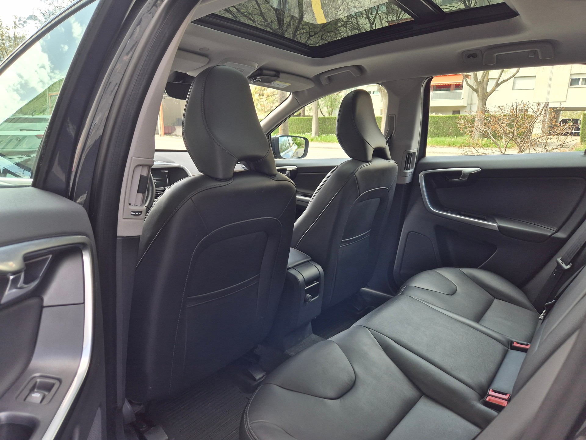 VOLVO XC60 T5 AWD Momentum Geartronic-image-8