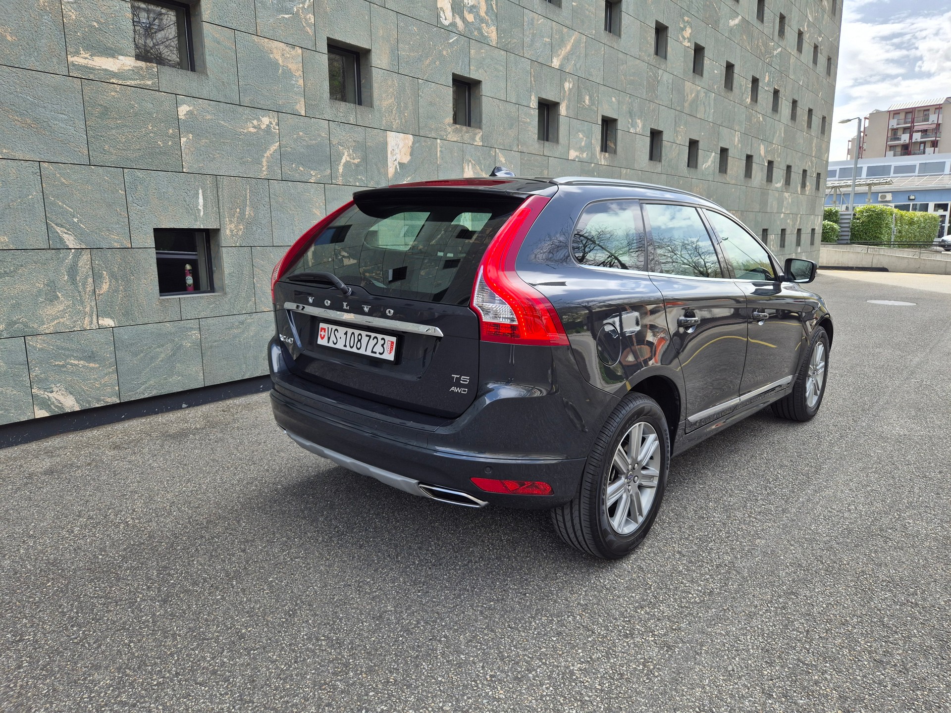 VOLVO XC60 T5 AWD Momentum Geartronic-image-4