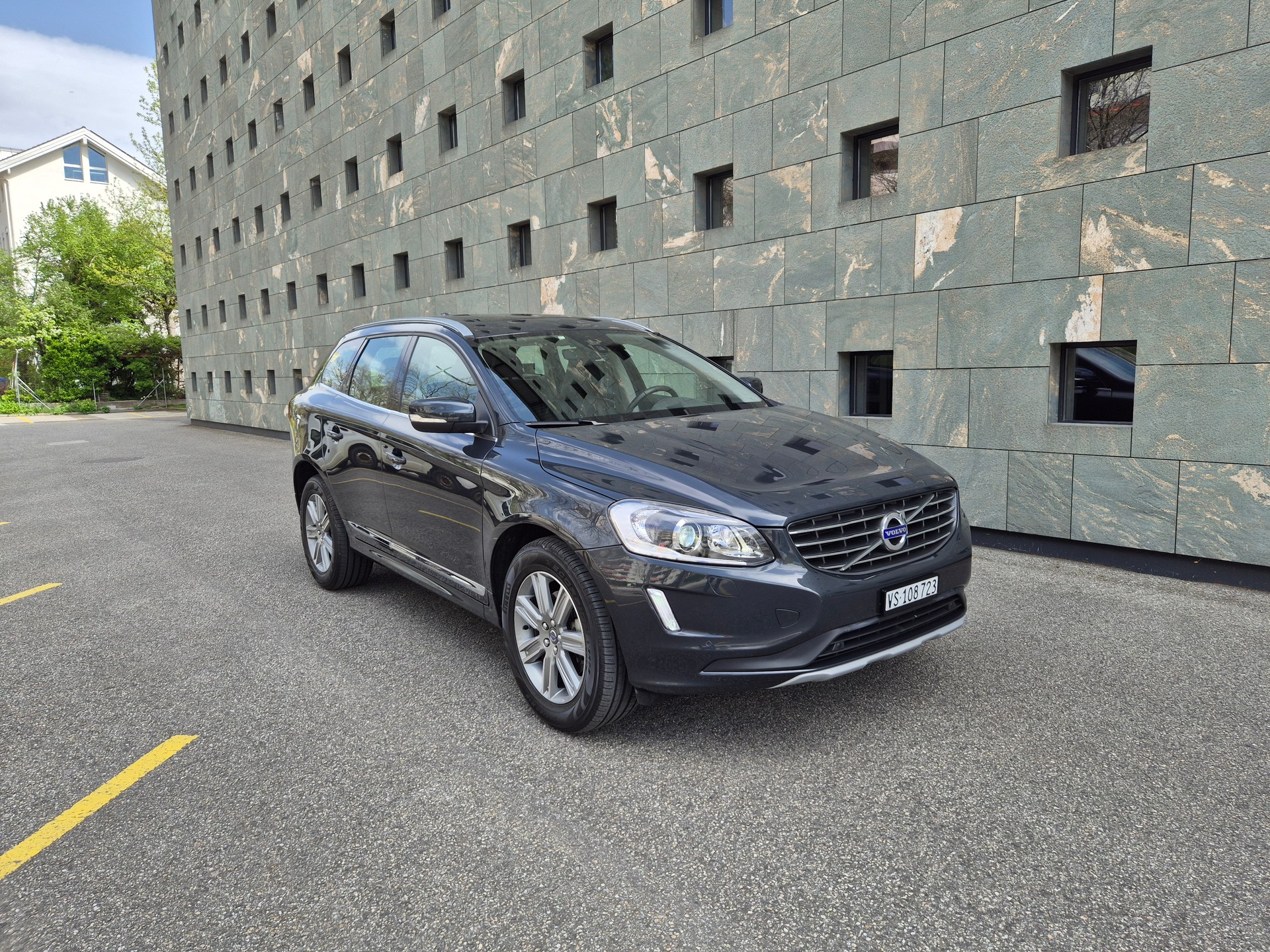 VOLVO XC60 T5 AWD Momentum Geartronic-image-3