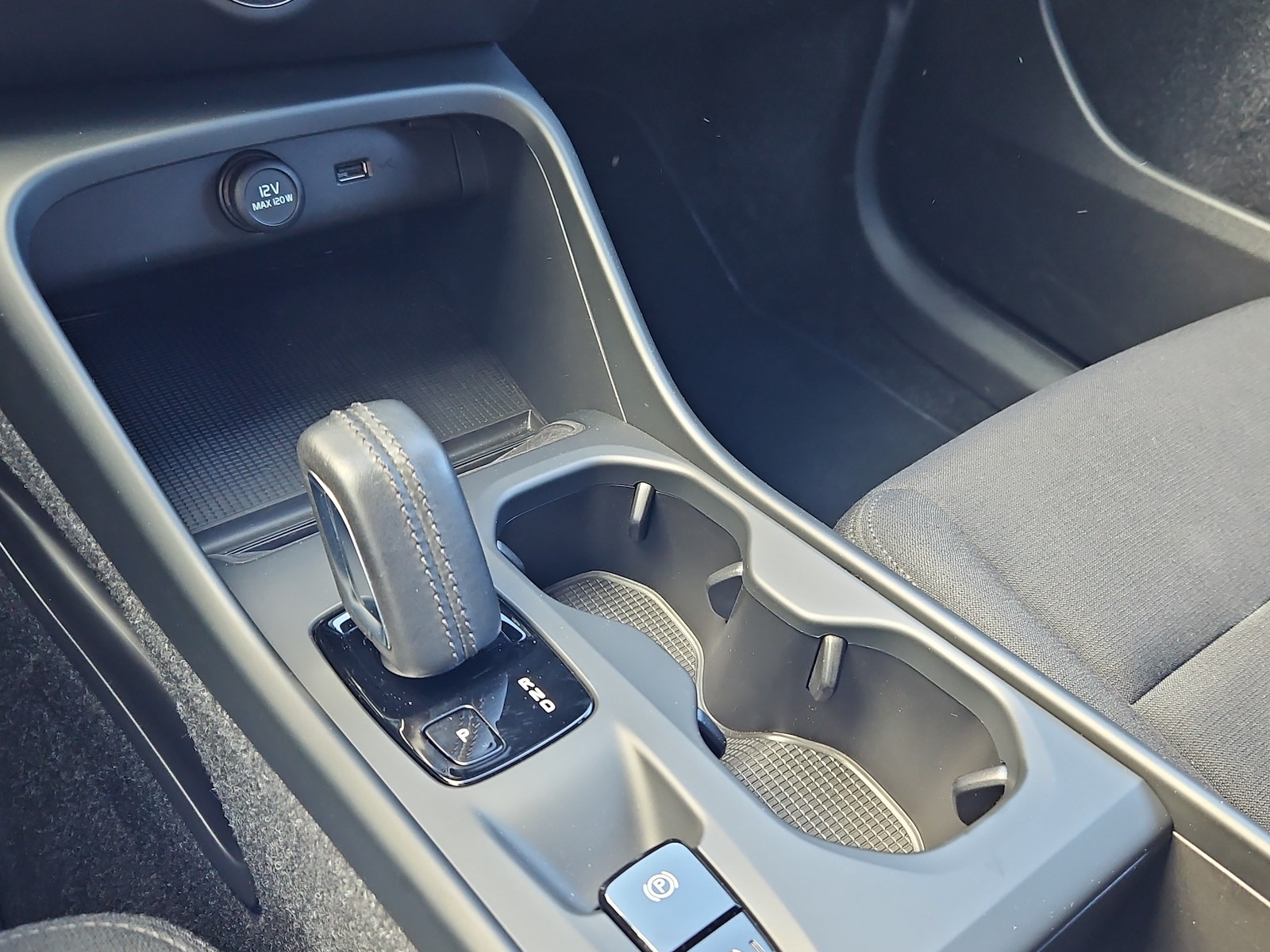 VOLVO XC40 2.0 D3-image-15