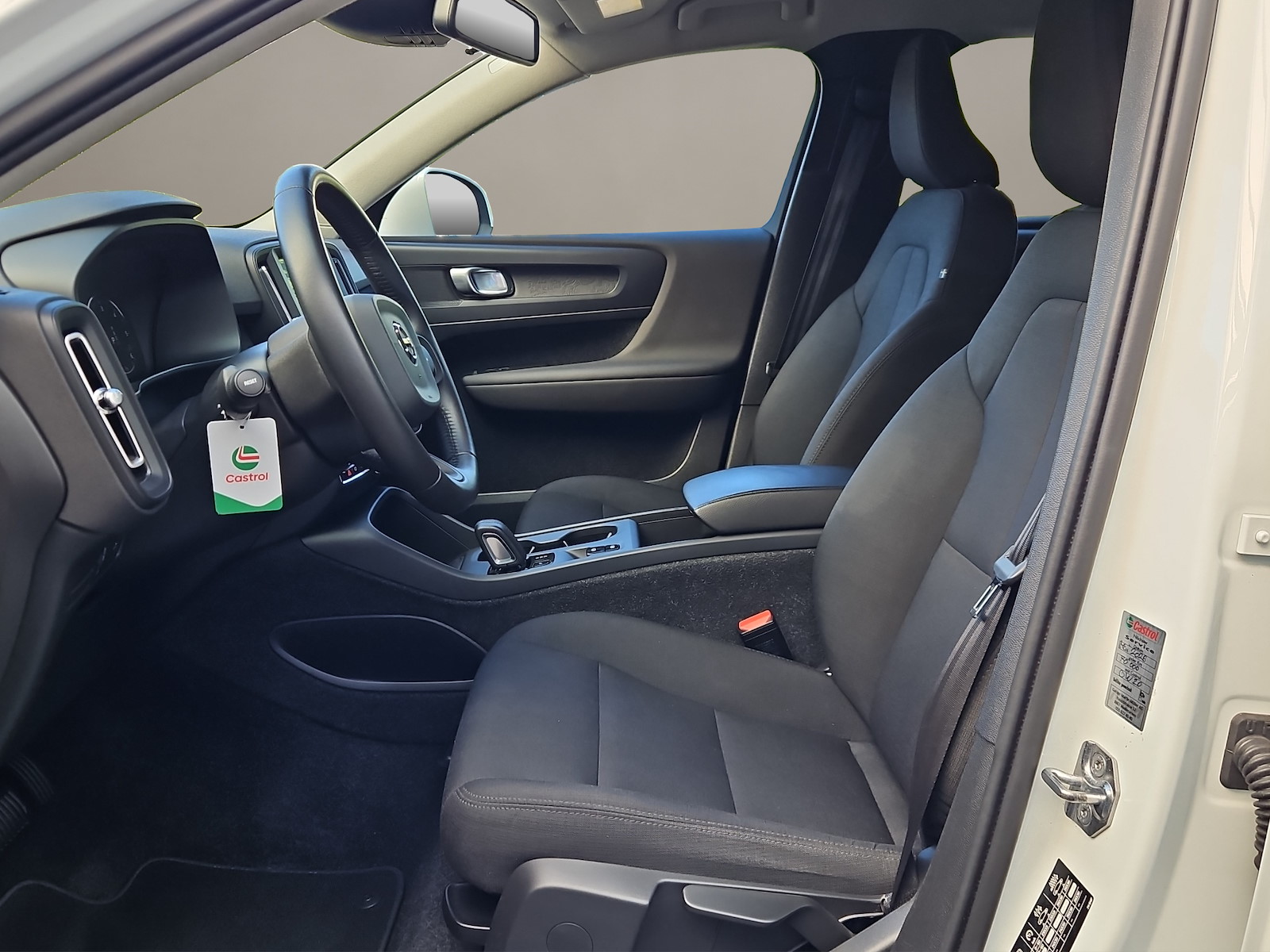 VOLVO XC40 2.0 D3-image-8