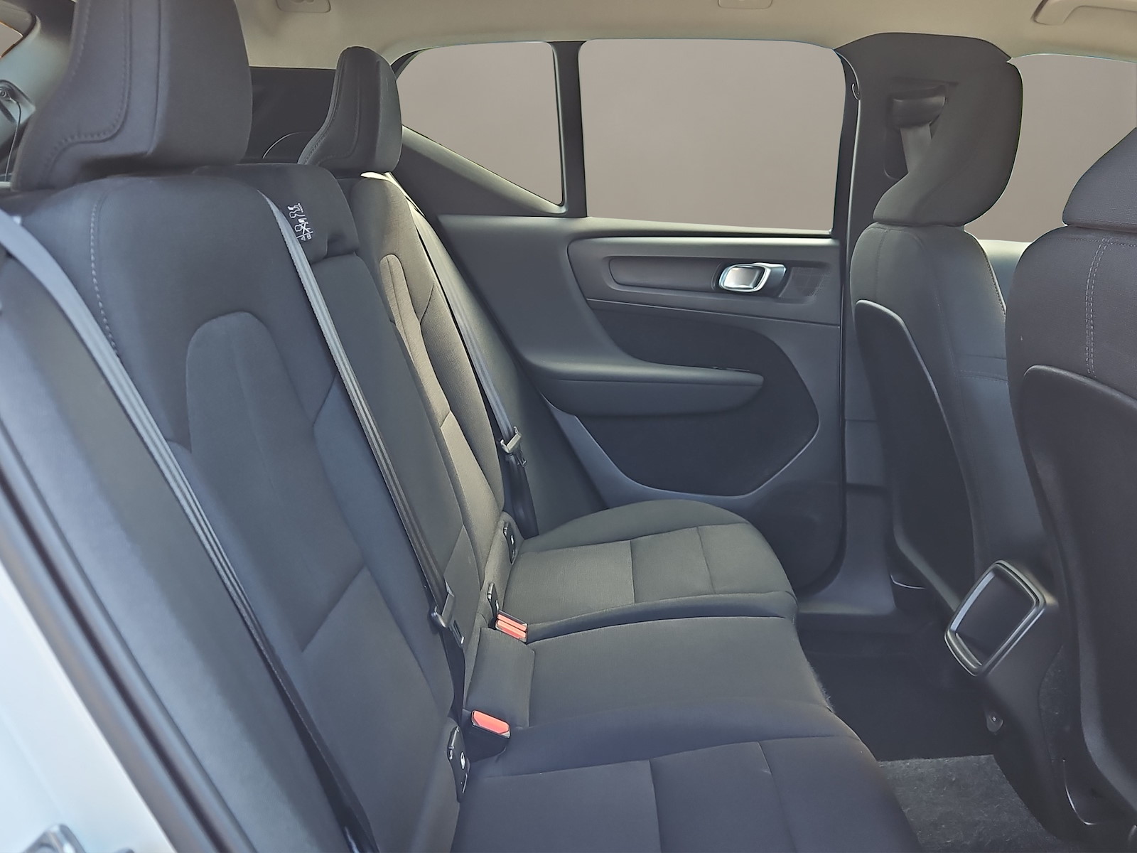 VOLVO XC40 2.0 D3-image-11