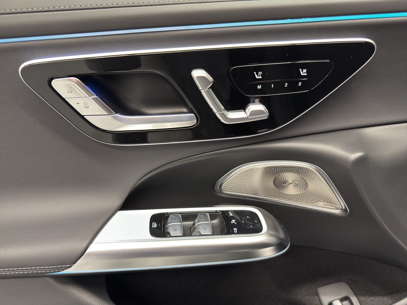 MERCEDES-BENZ E 220 d AMG Line 4Matic T-Modell-image-14