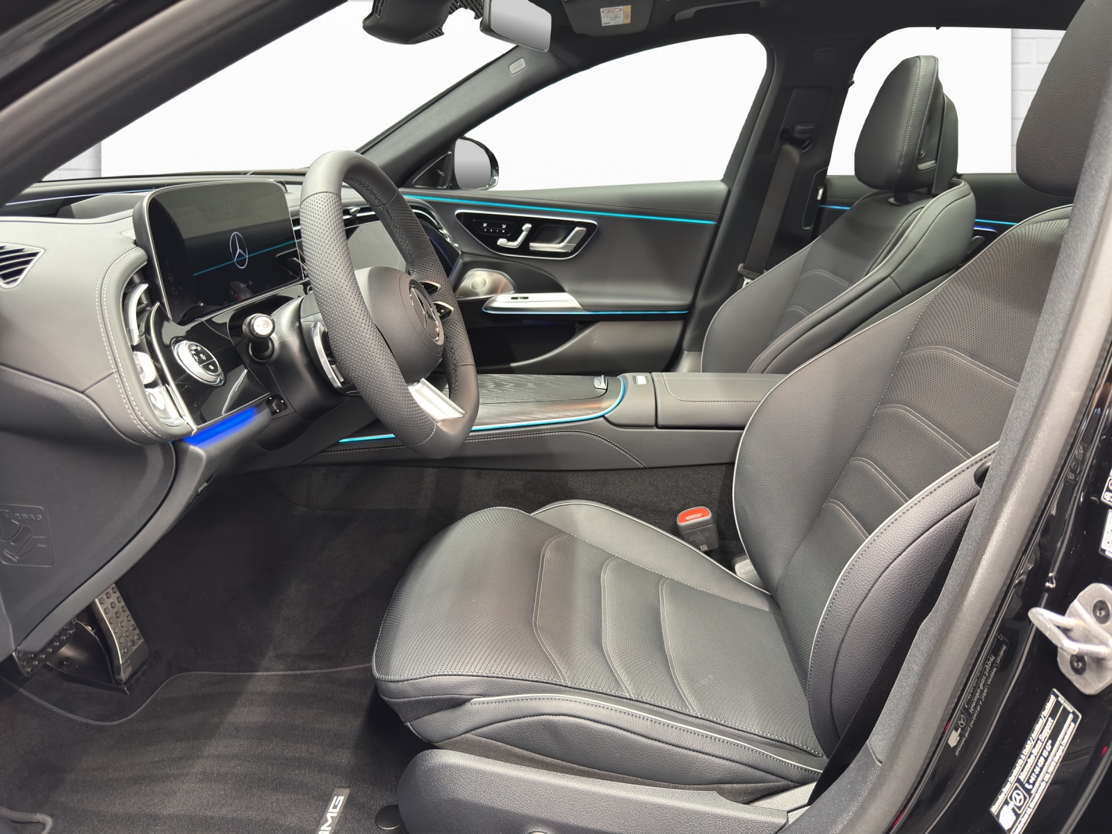 MERCEDES-BENZ E 220 d AMG Line 4Matic T-Modell-image-6