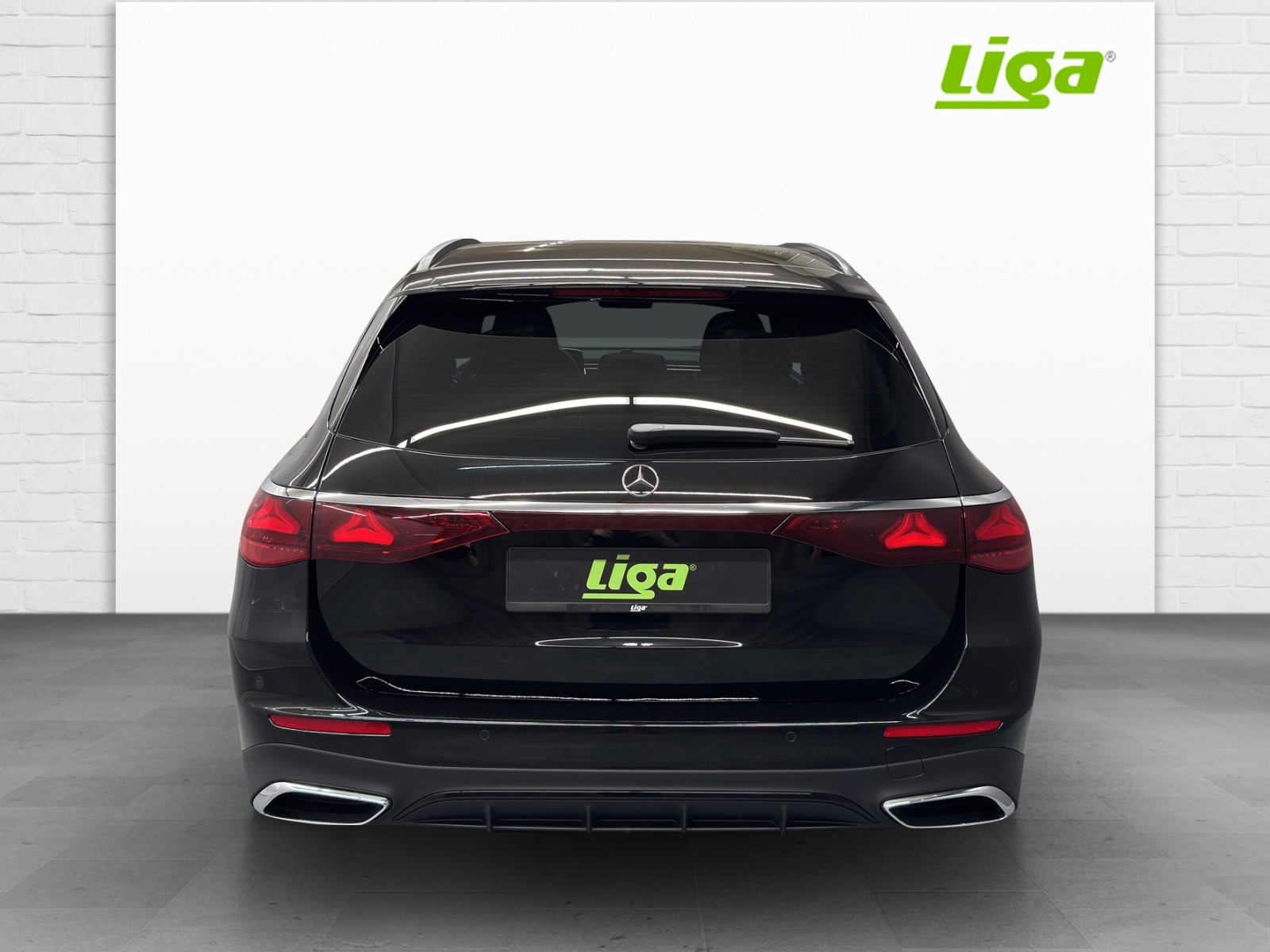 MERCEDES-BENZ E 220 d AMG Line 4Matic T-Modell-image-4