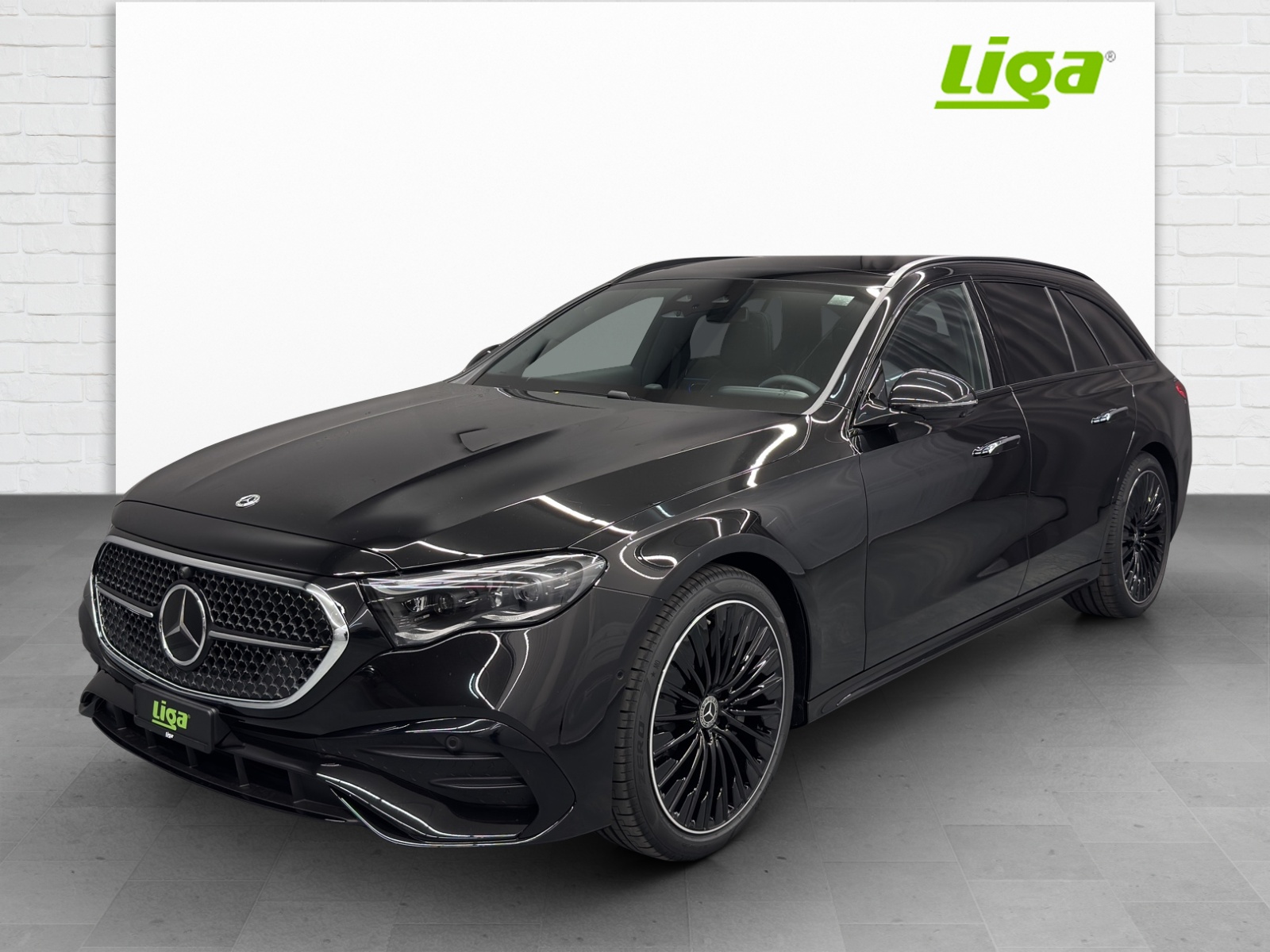 MERCEDES-BENZ E 220 d AMG Line 4Matic T-Modell-image-1
