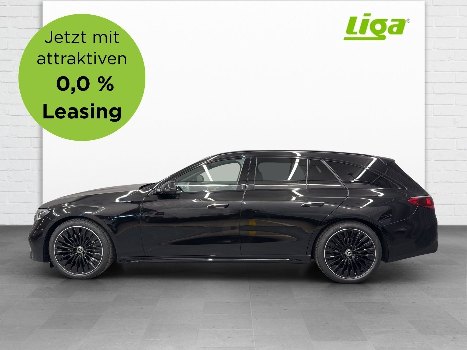 MERCEDES-BENZ E 220 d AMG Line 4Matic T-Modell-image-0