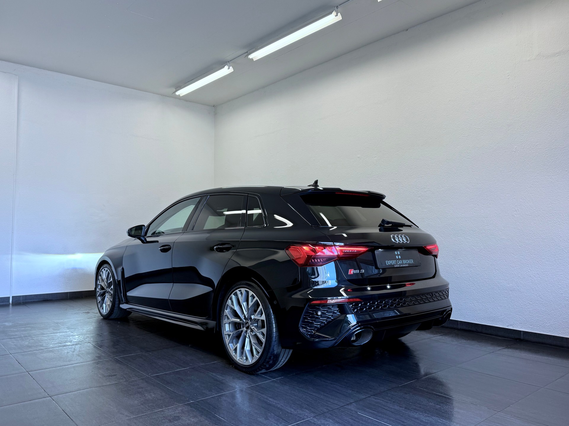 AUDI RS3 Sportback 2.5 TSI quattro S-tronic-image-8