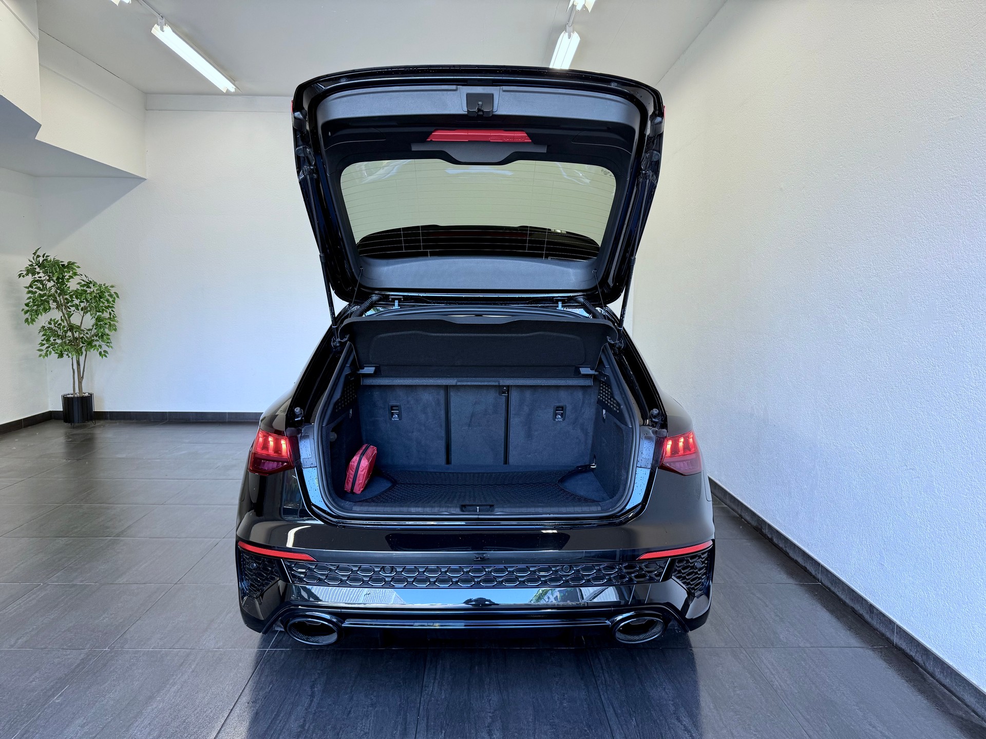 AUDI RS3 Sportback 2.5 TSI quattro S-tronic-image-11