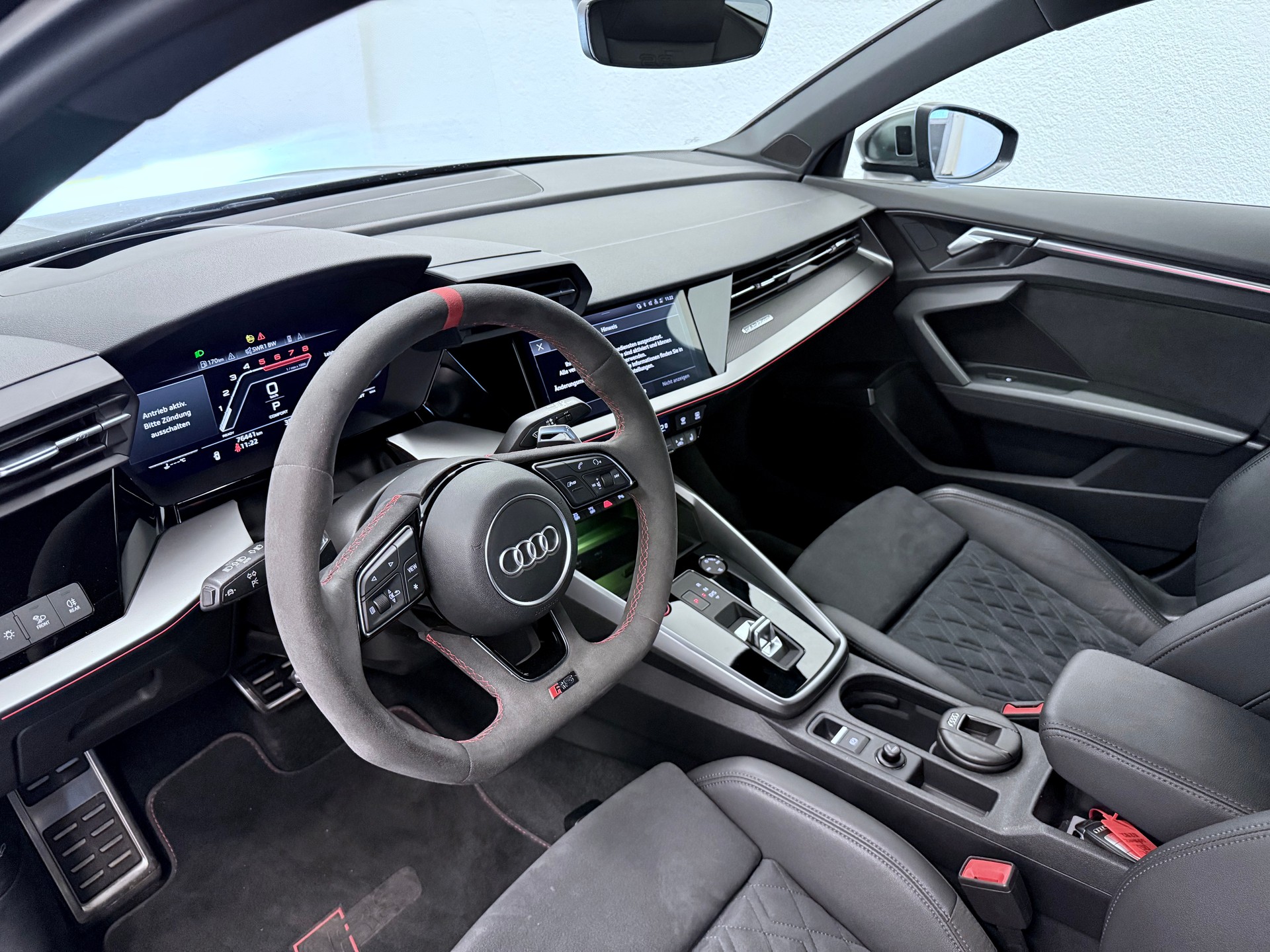 AUDI RS3 Sportback 2.5 TSI quattro S-tronic-image-16