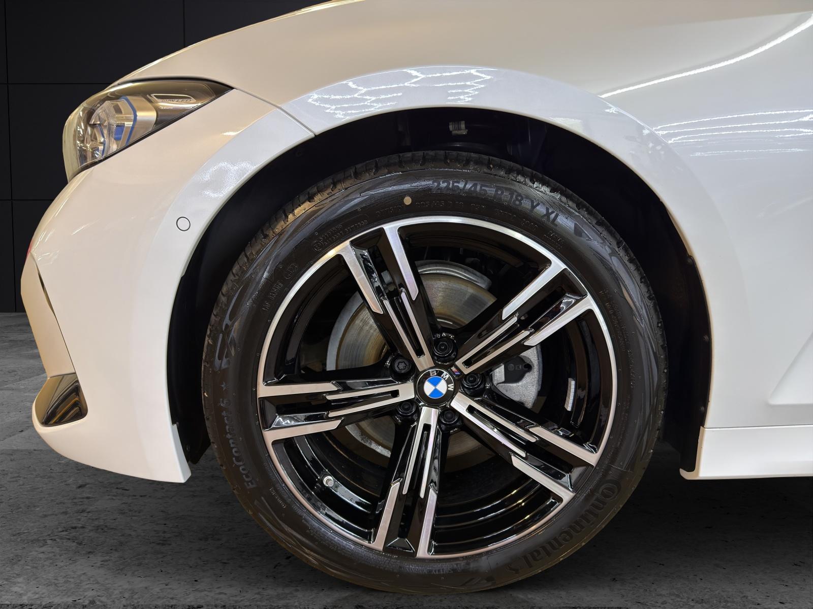 BMW 320d xDrive Touring-image-8
